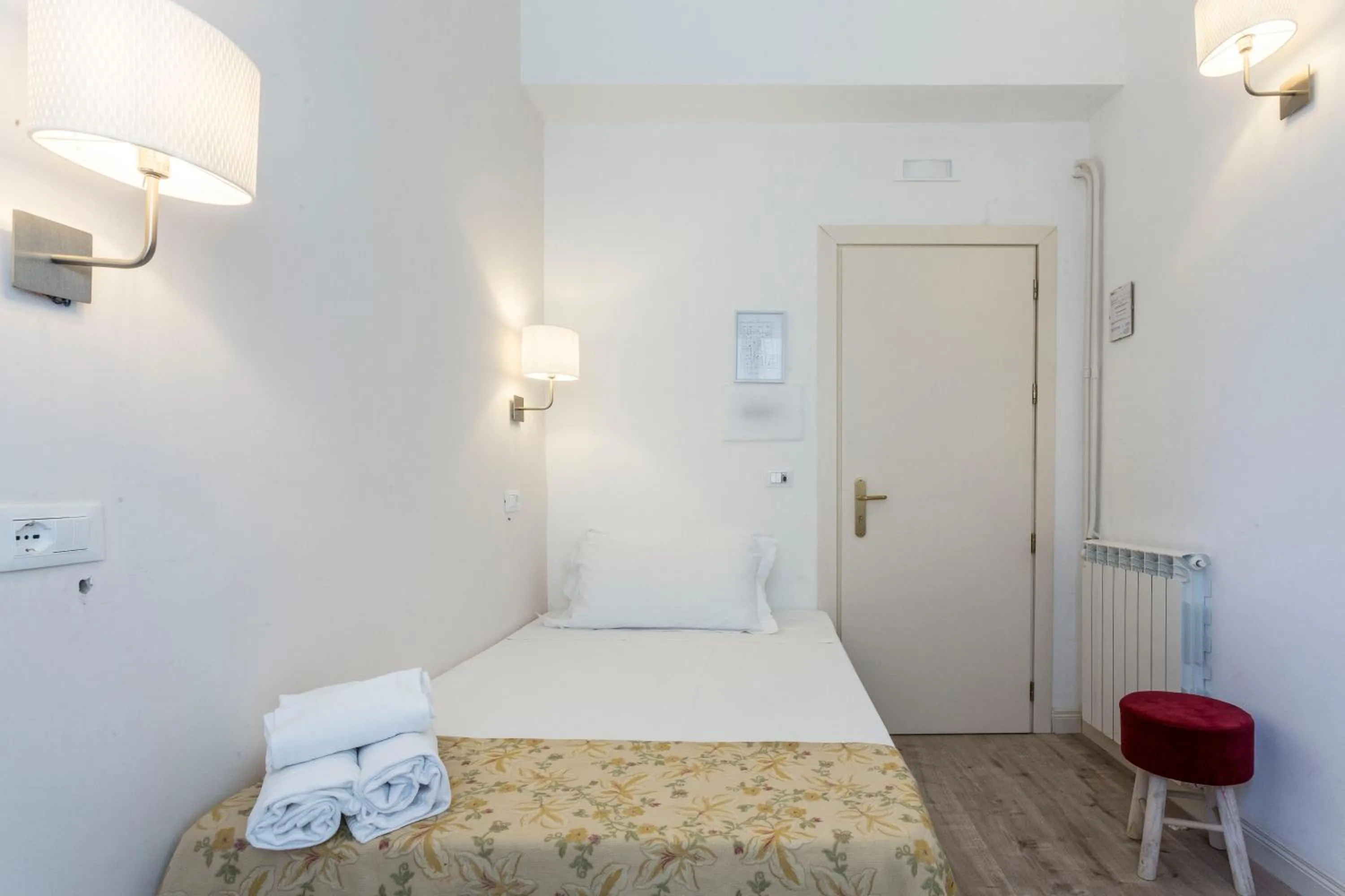 Photo of the whole room, Bed in Hotel Cathrine