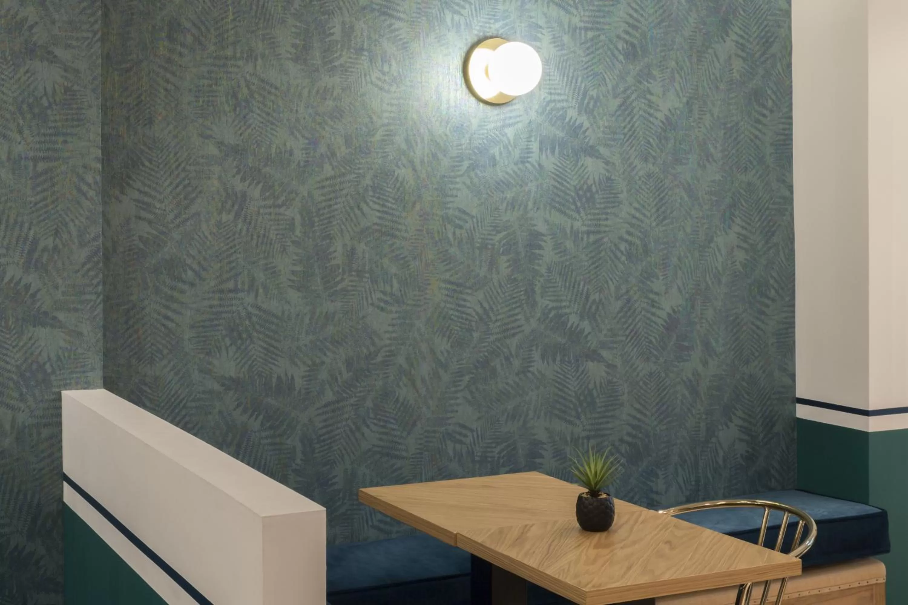 Restaurant/places to eat in Petit Palace Canalejas Sevilla