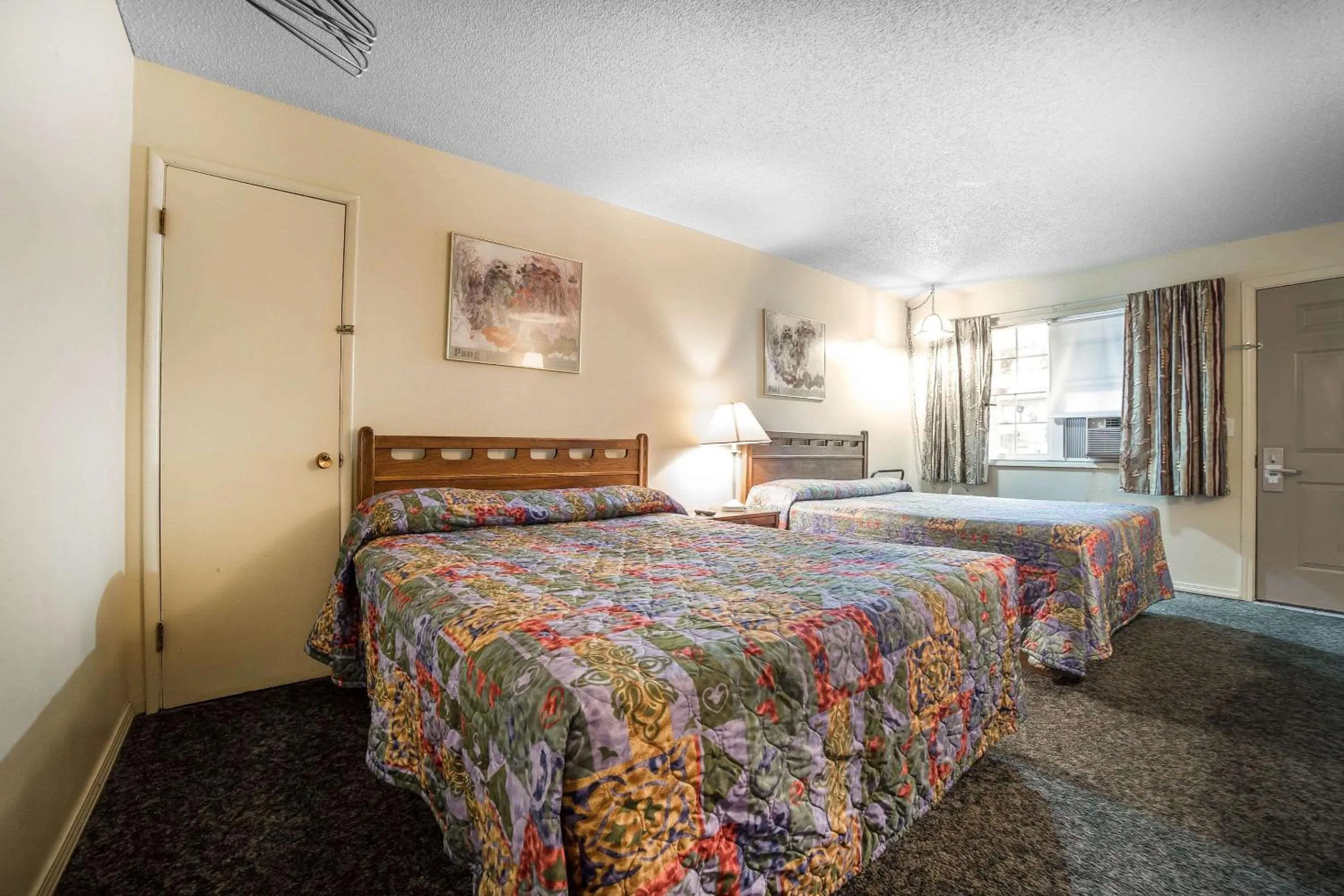 Bedroom, Bed in Rodeway Inn La Grande - Island City