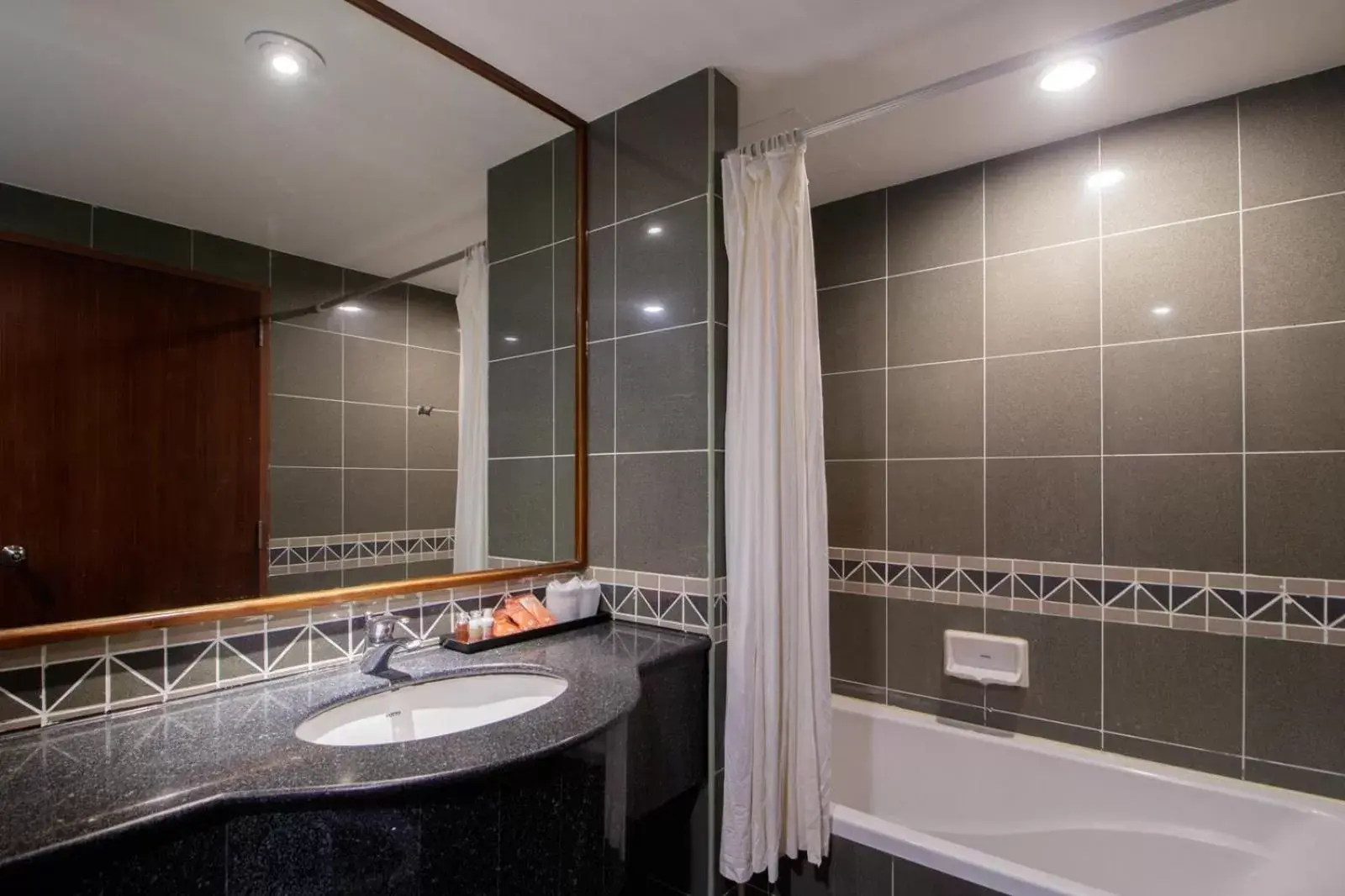 Deluxe Double or Twin Room with Sea View in Garden Sea View Resort Deluxe Double or Twin Room with Sea View in Garden Sea View Resort