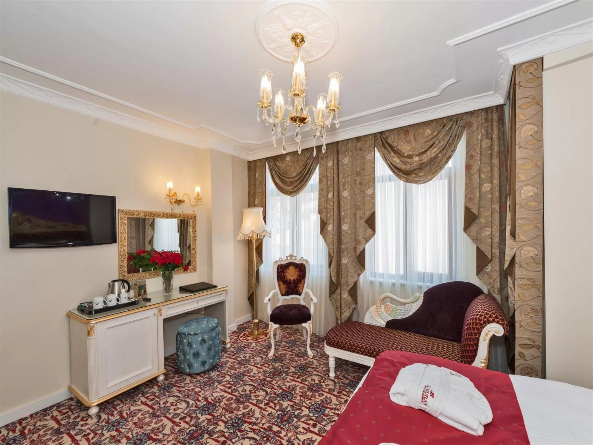 Photo of the whole room, Bed in Galatower Hotel