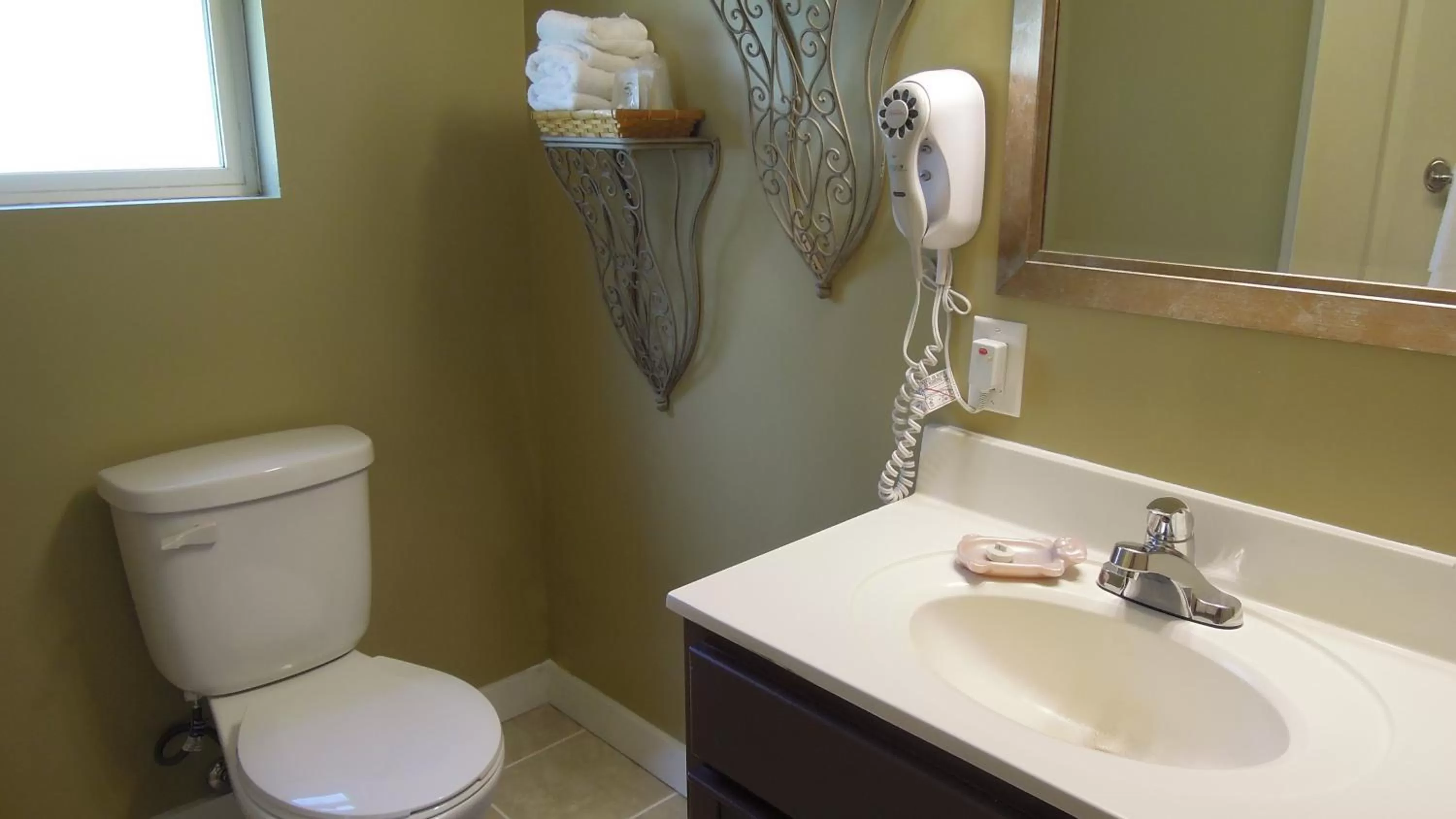 Property building in Swiss Chalets Motel