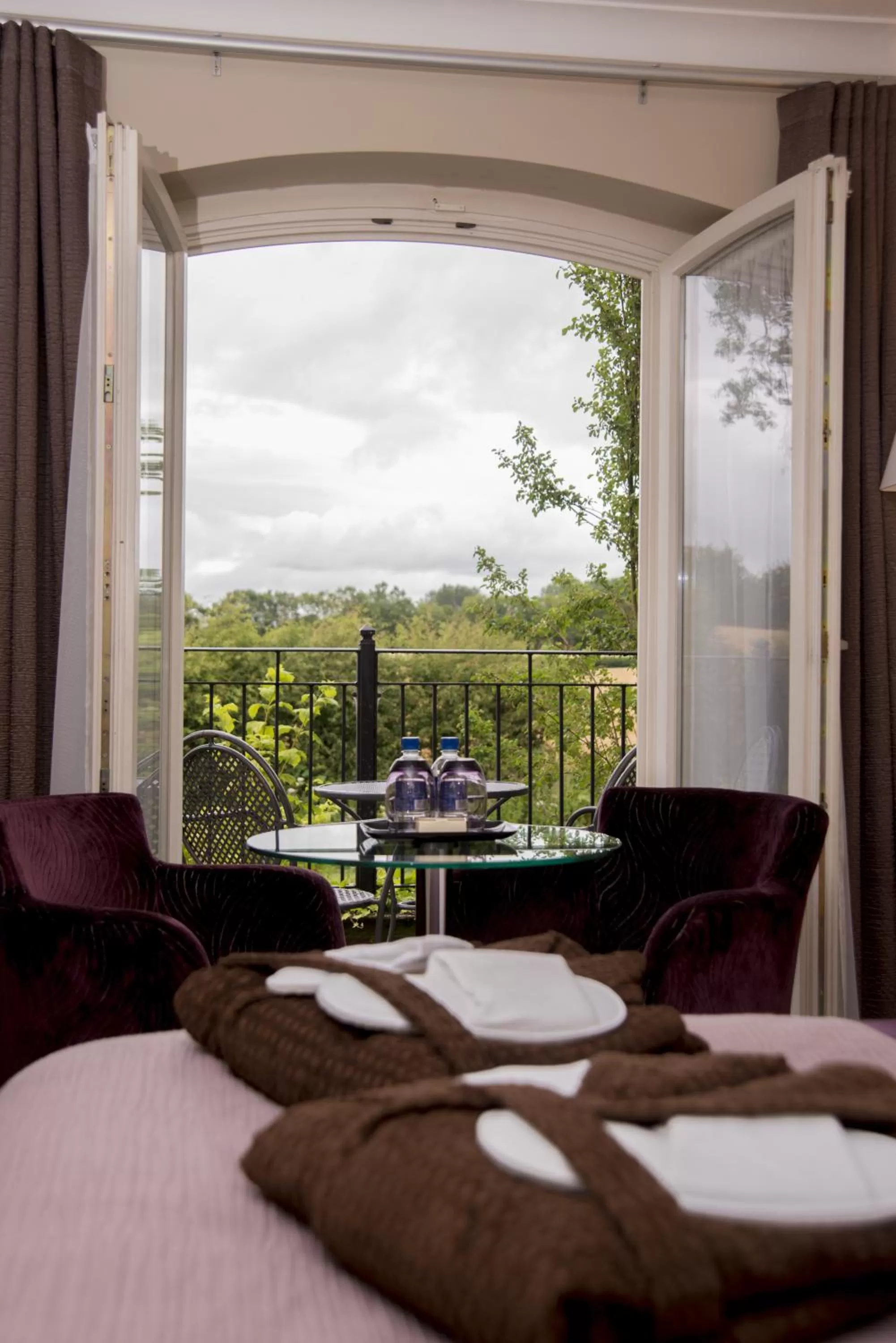 View (from property/room), Bed in Lion Quays Resort