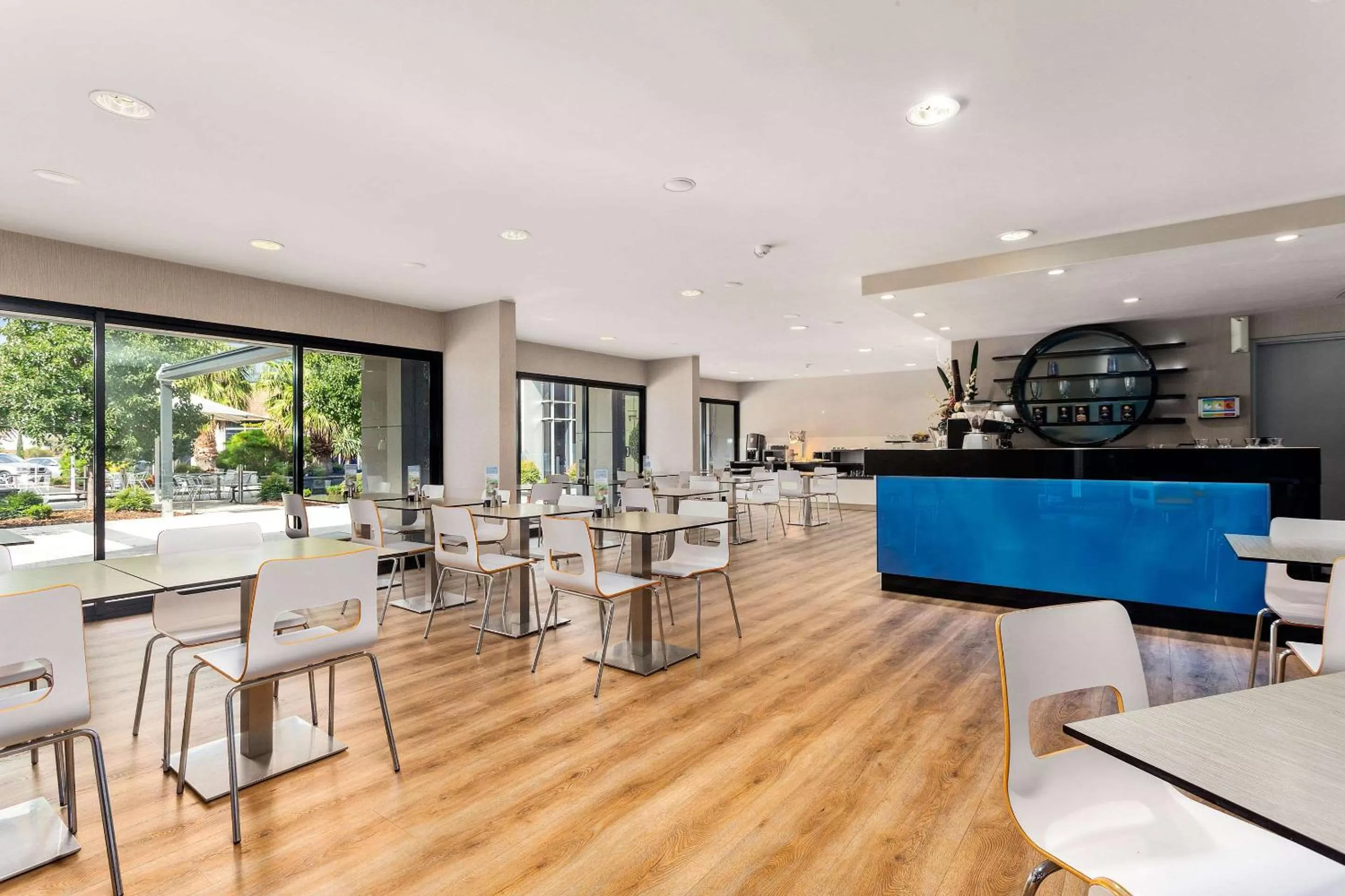 Restaurant/places to eat in Quality Hotel Taylors Lakes