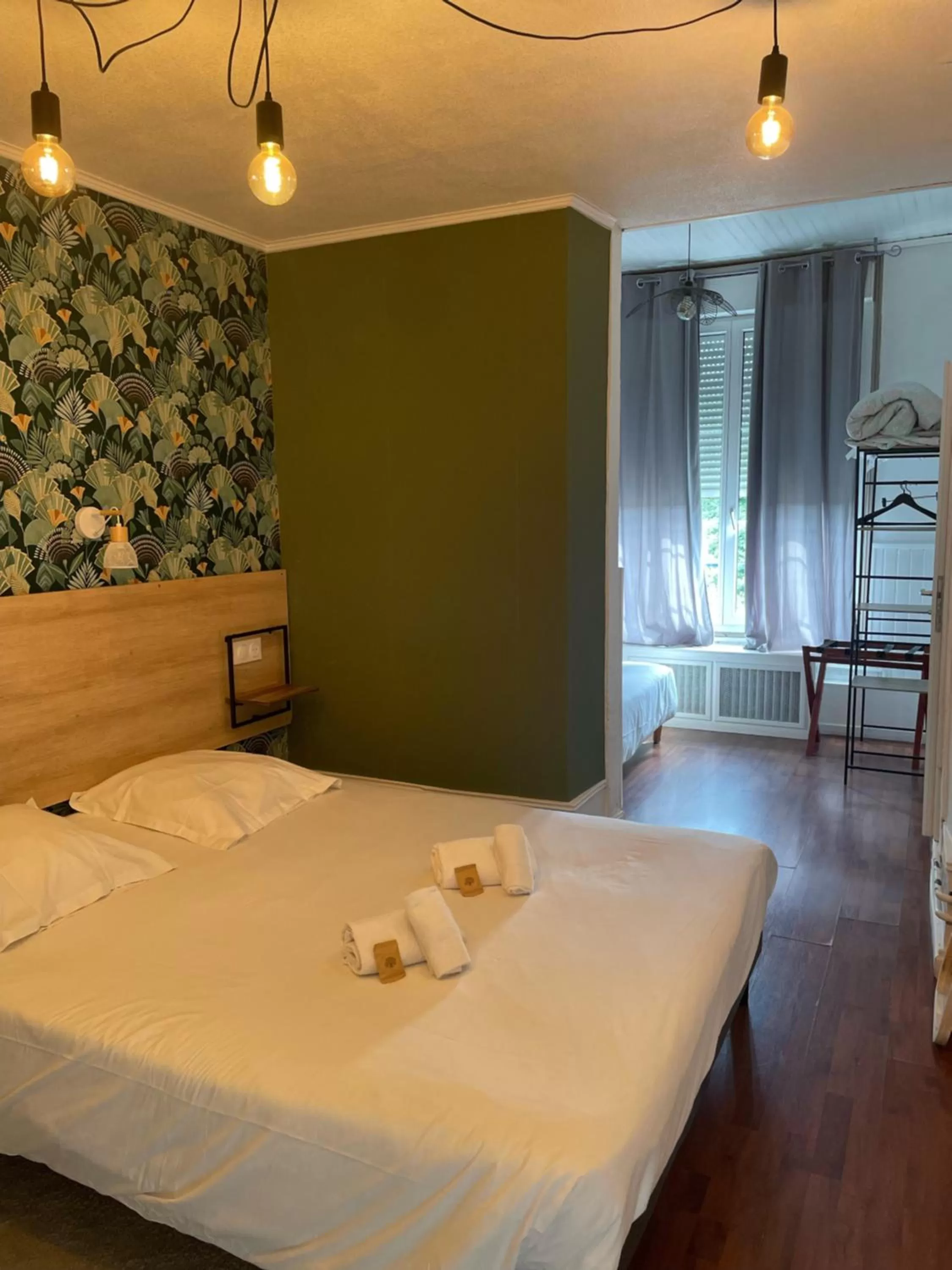 Bed in Hôtel & Restaurant Le Patio VICHY