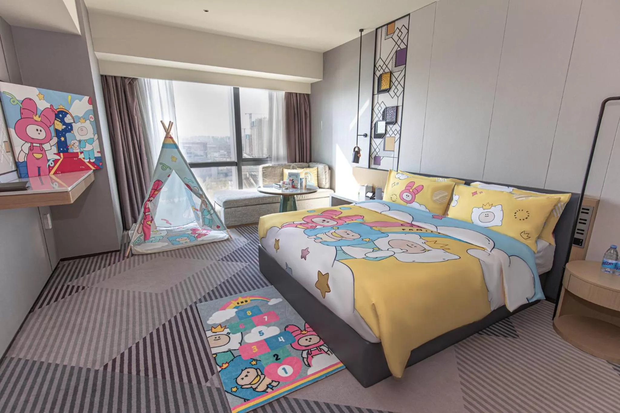 Photo of the whole room, Bed in Crowne Plaza Foshan Nanhai-an IHG Hotel