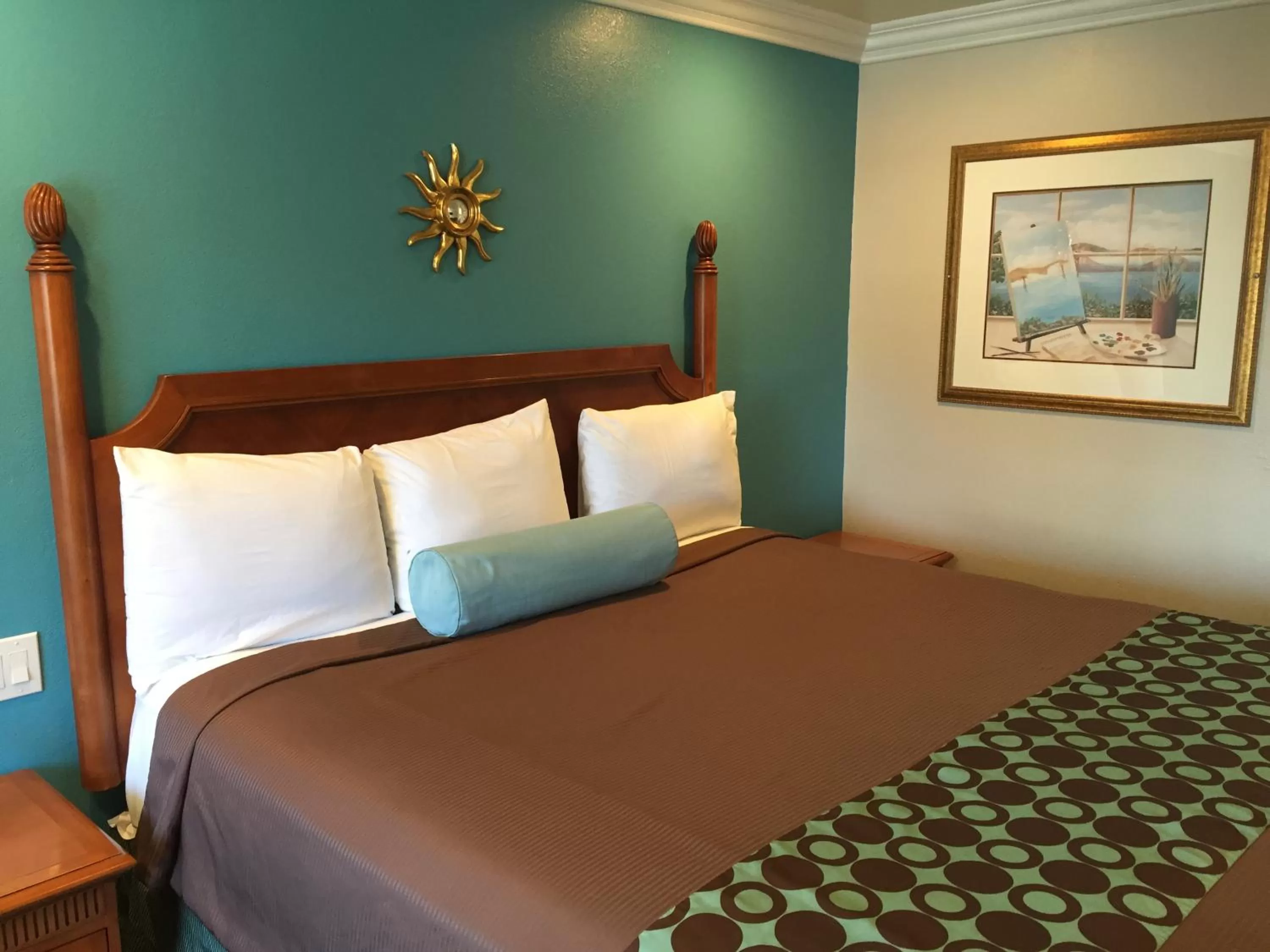 Bed in Continental Lodge