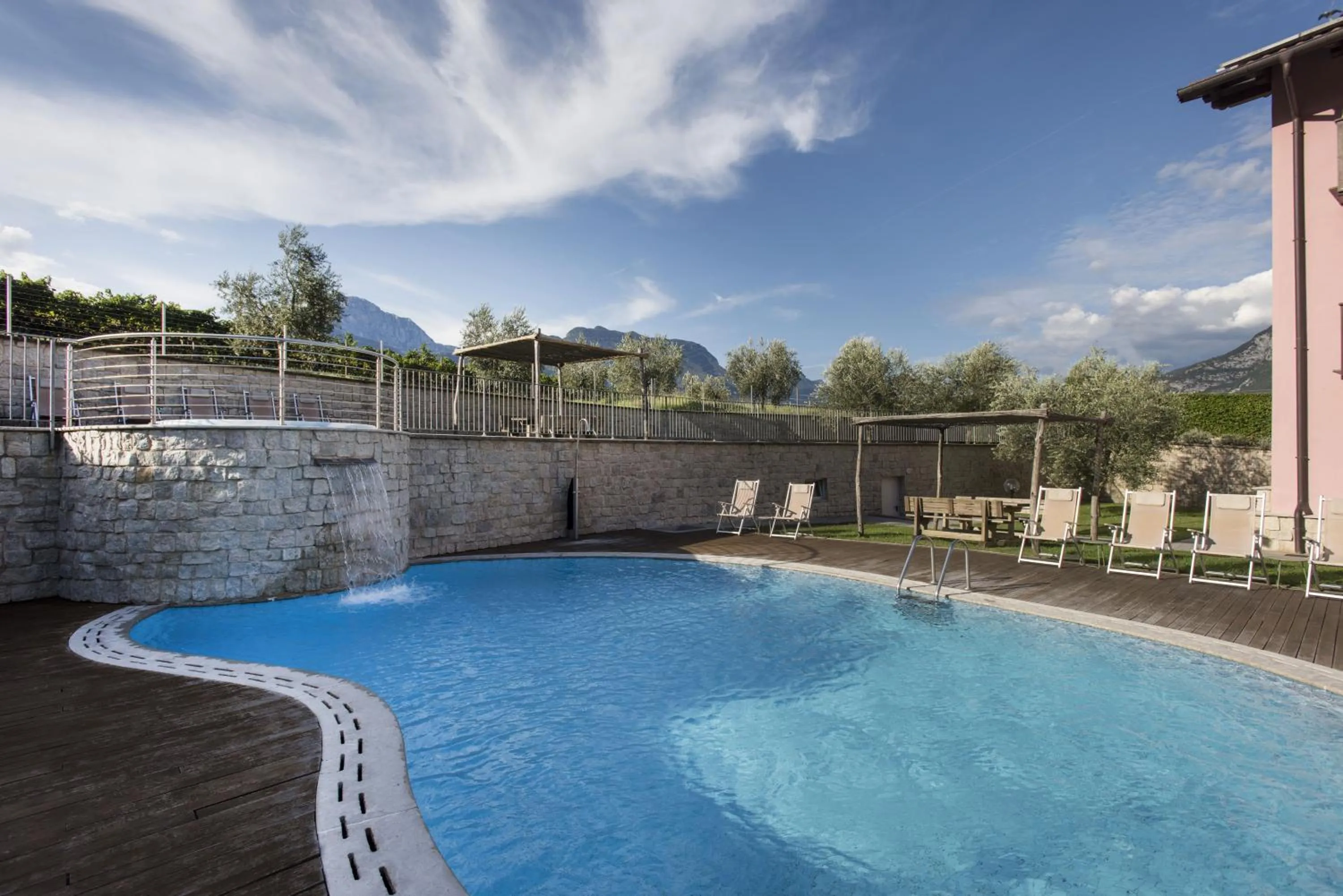 Swimming pool in Residence La Vigna