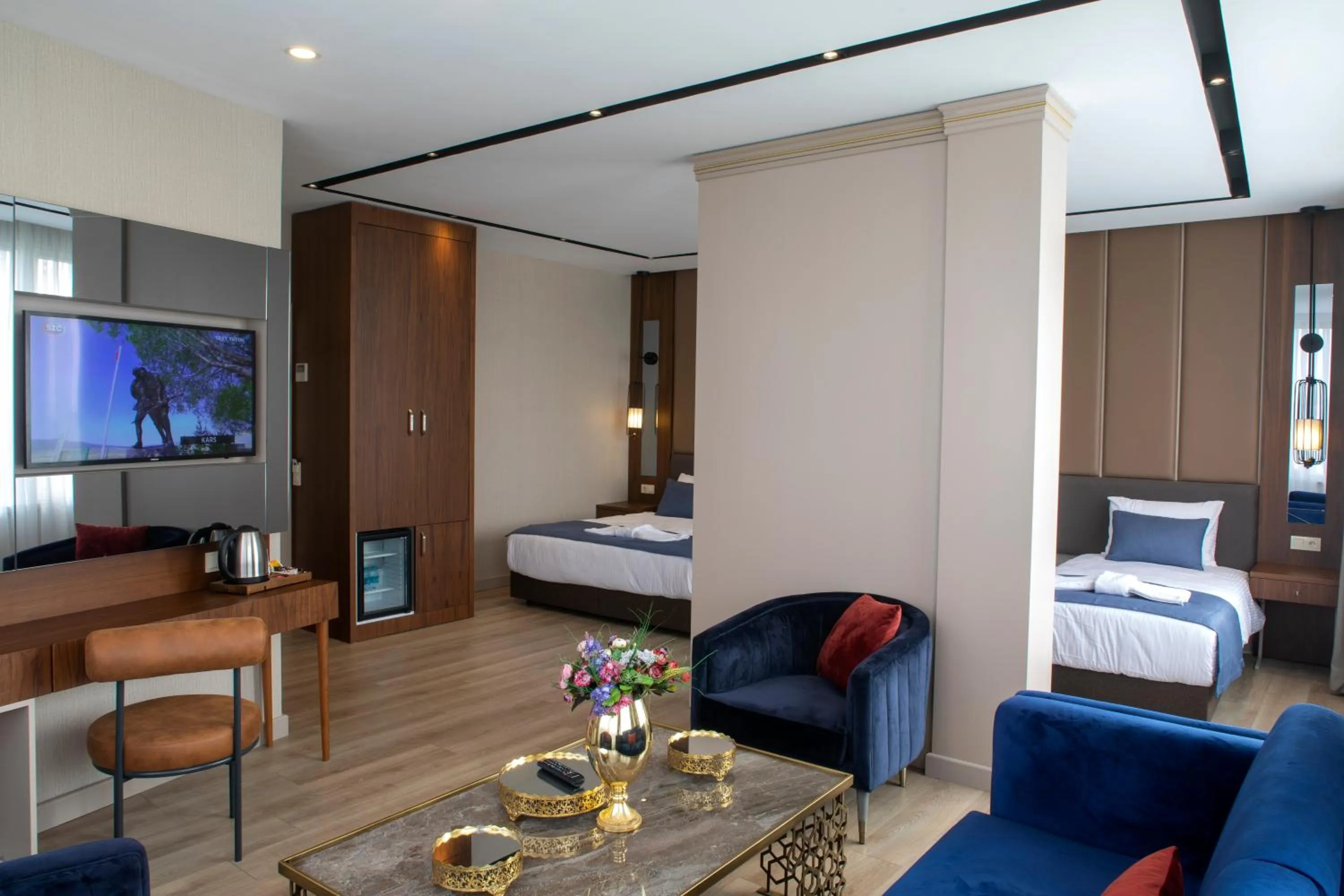 Communal lounge/ TV room, Bed in Martinenz Hotel