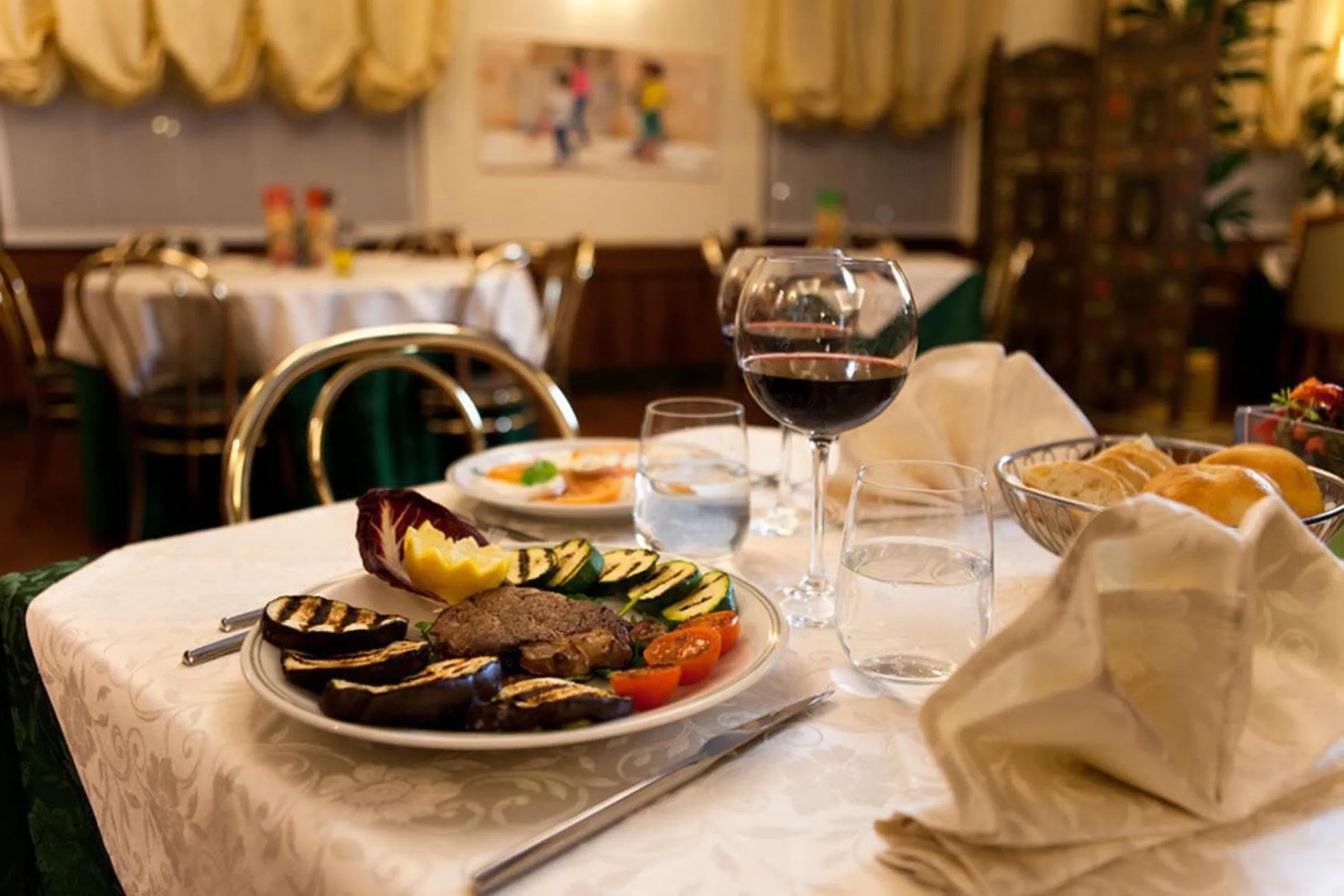 Restaurant/places to eat in Hotel Mirage Sure Hotel Collection by Best Western