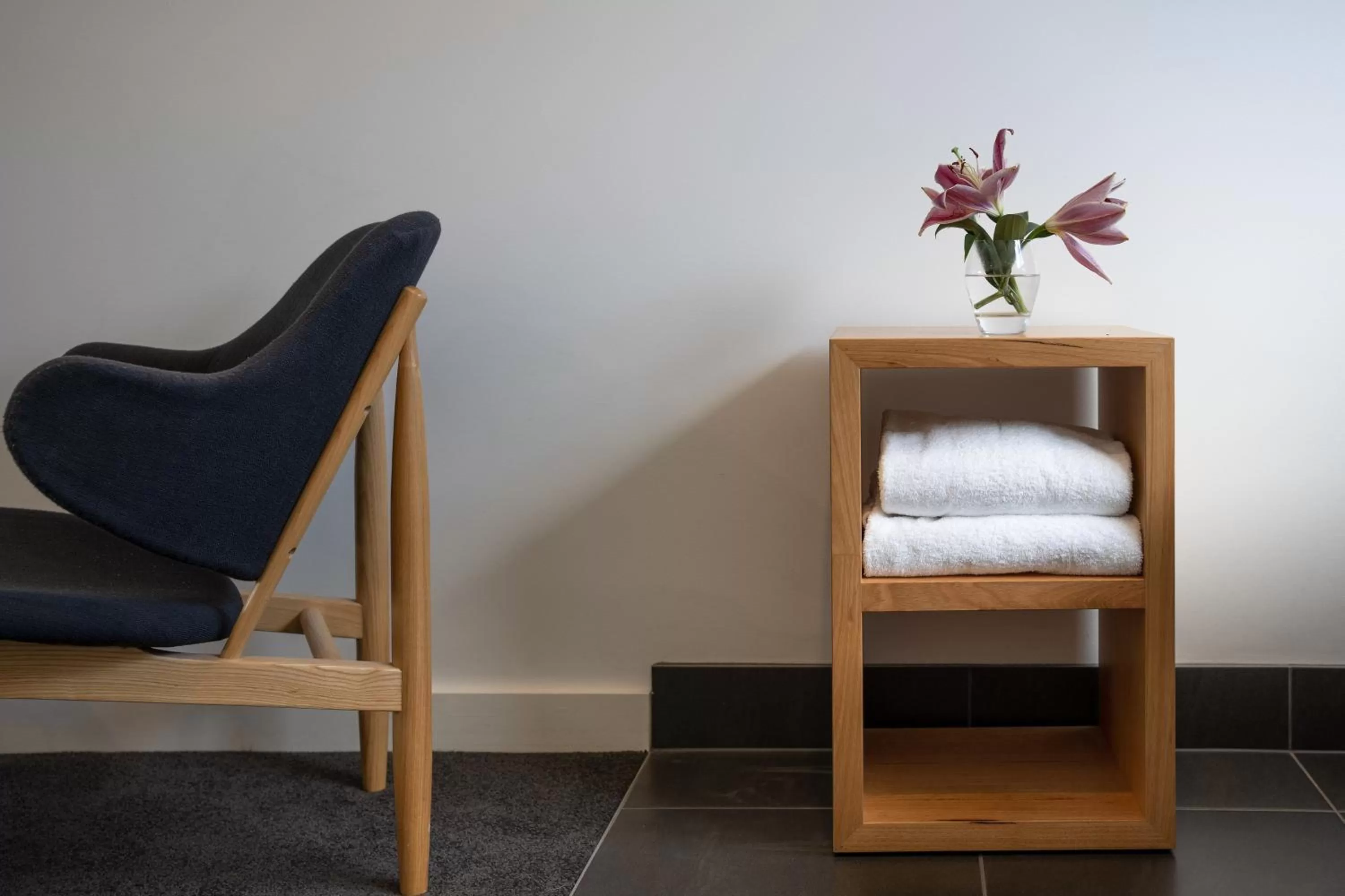 Seating area in Bright Colonial Motel
