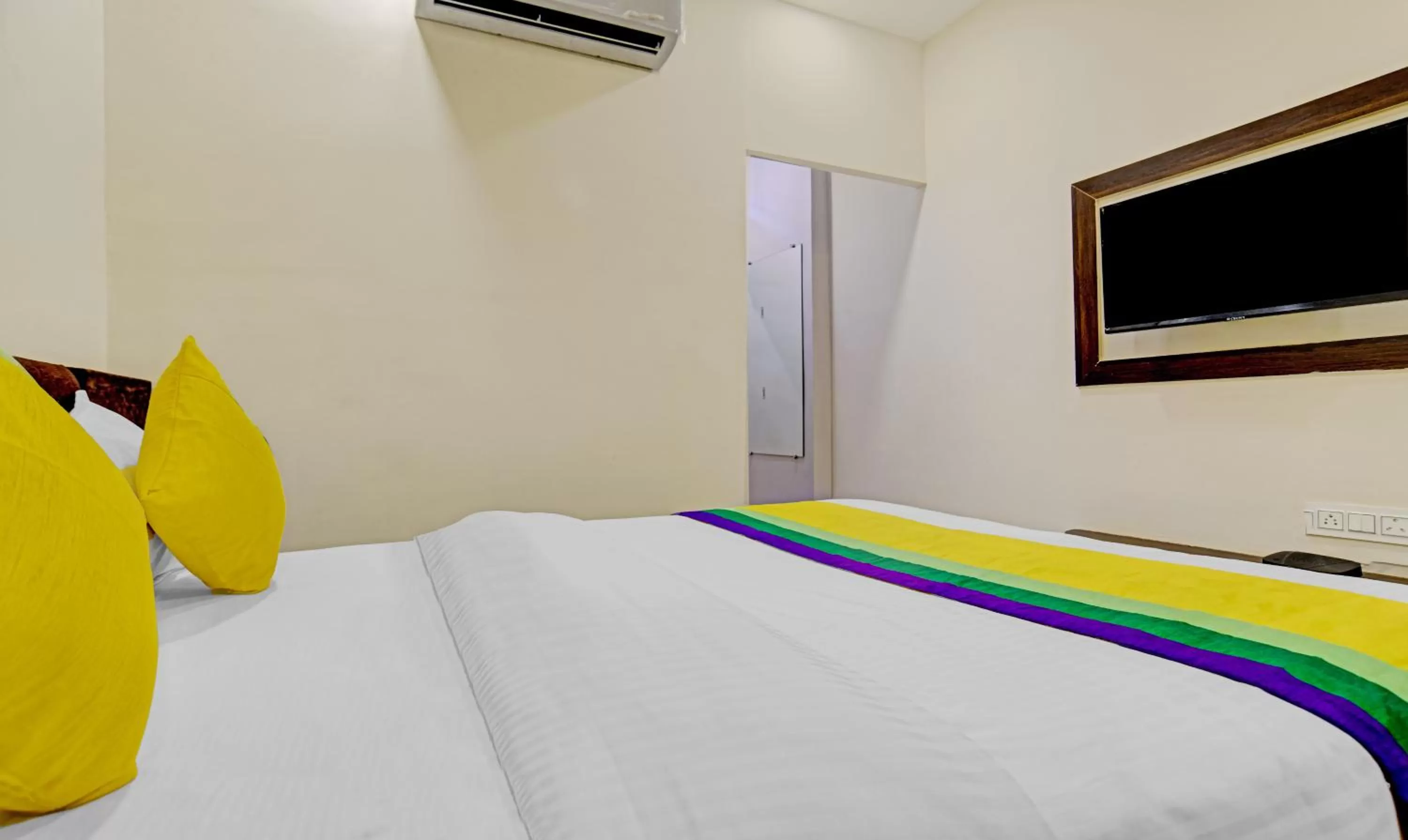 Bed in Hotel Anand Shree Near Airport,Indore
