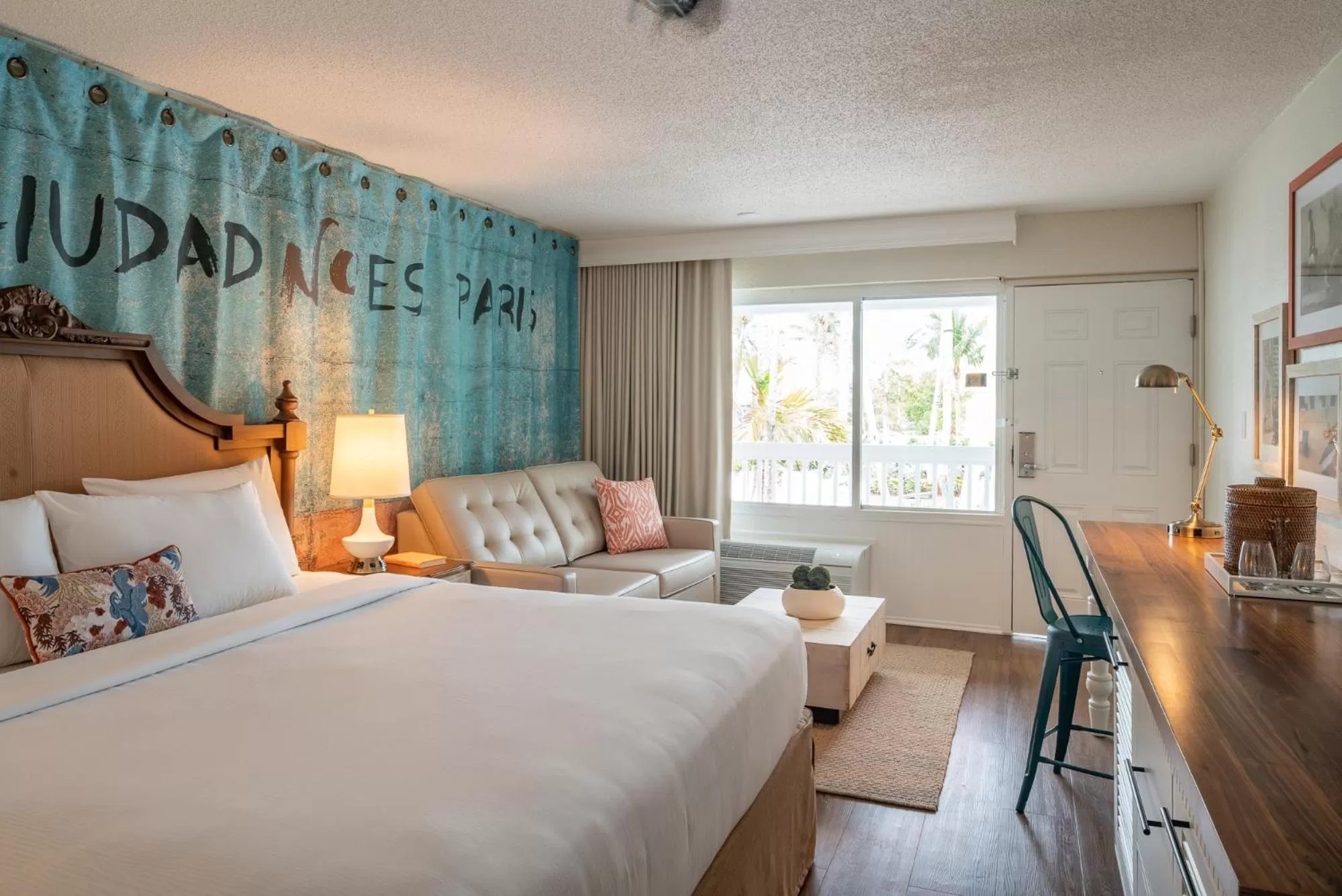 Photo of the whole room, Bed in Havana Cabana at Key West