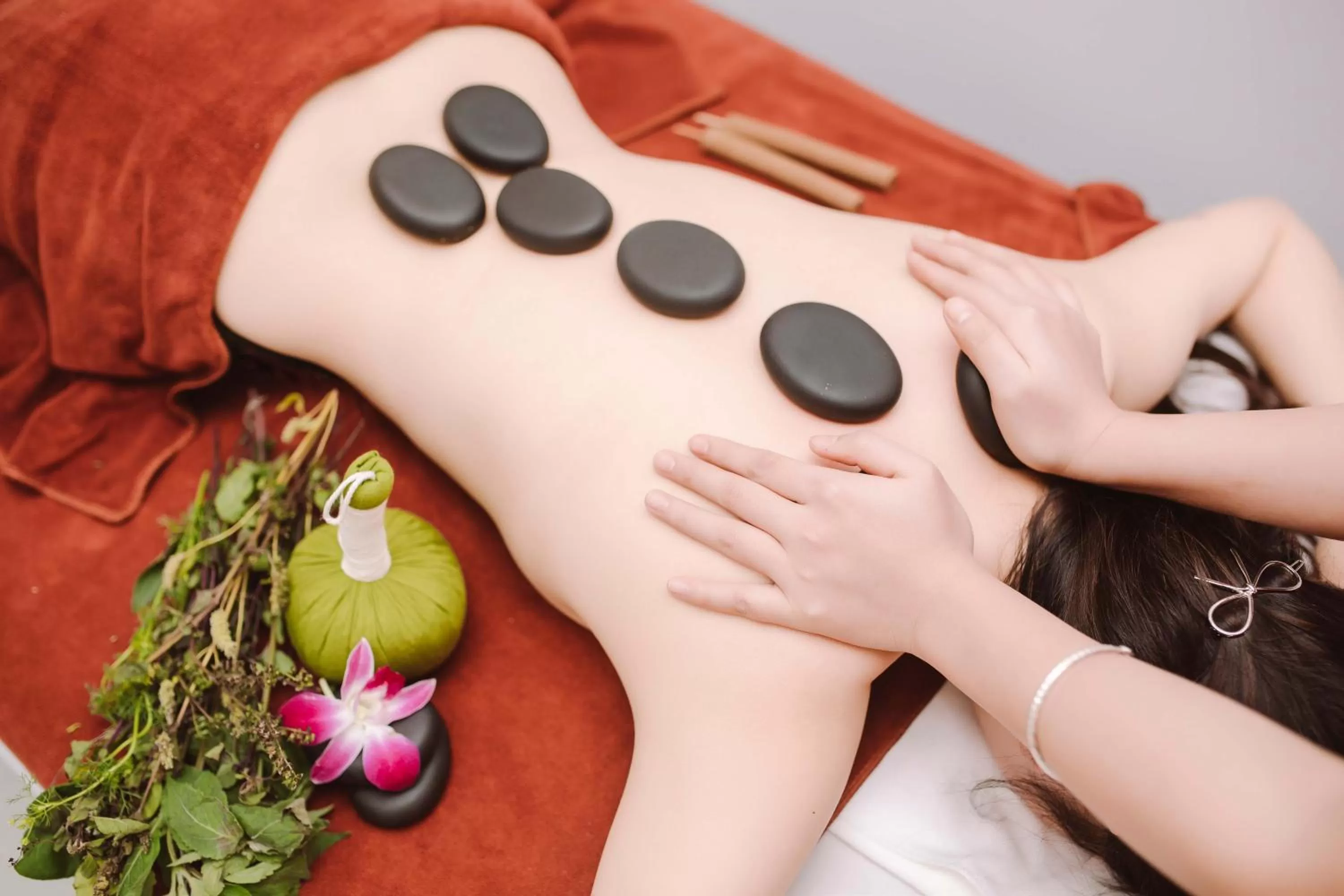 Massage in Reyna Hotel Hanoi & Spa