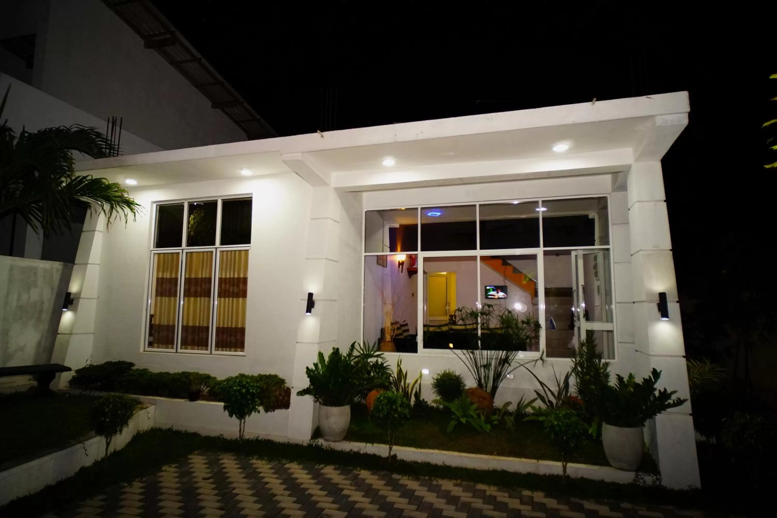 Property building in Airport 4 Season Transit Hotel