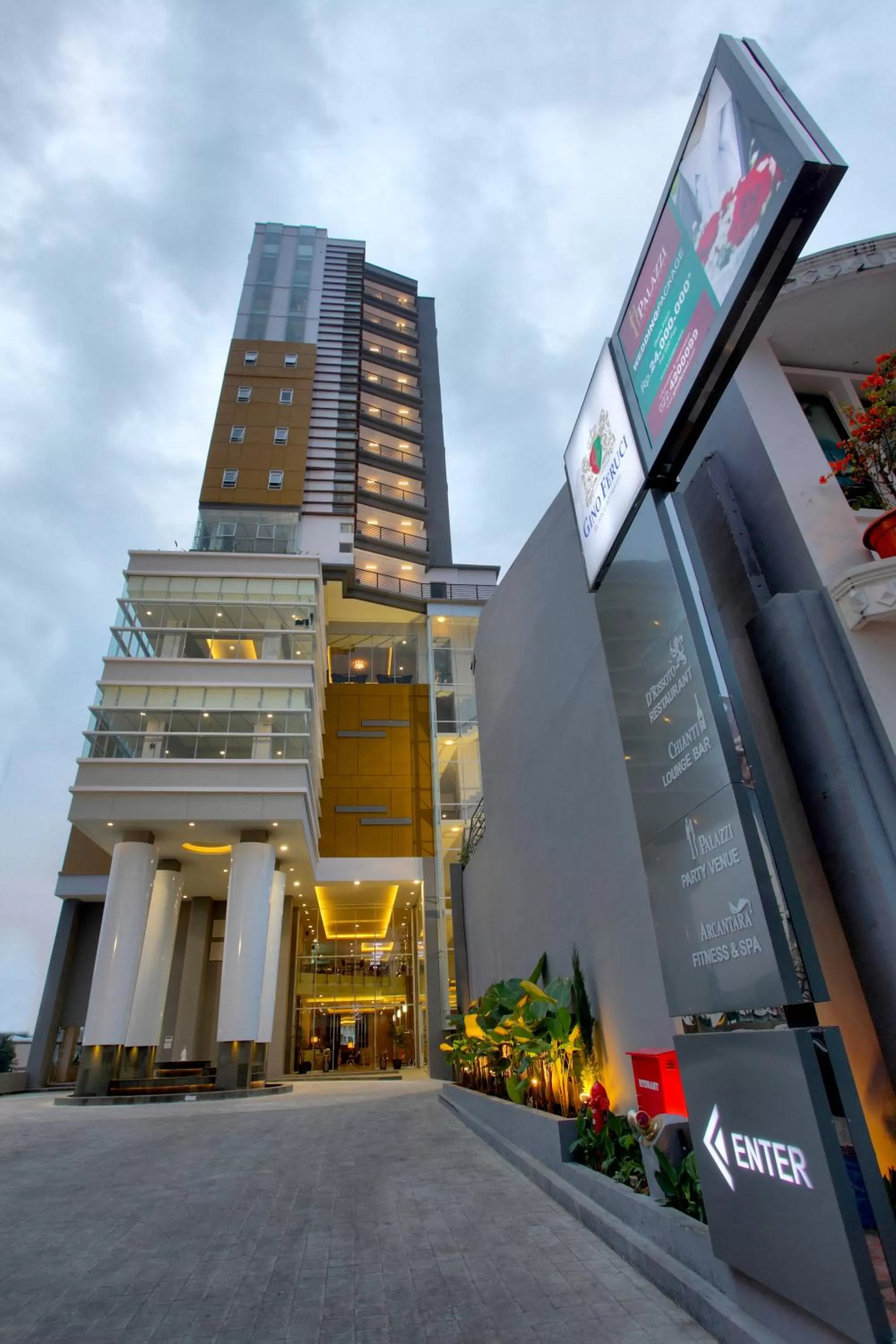 Facade/entrance in Gino Feruci Braga by KAGUM Hotels