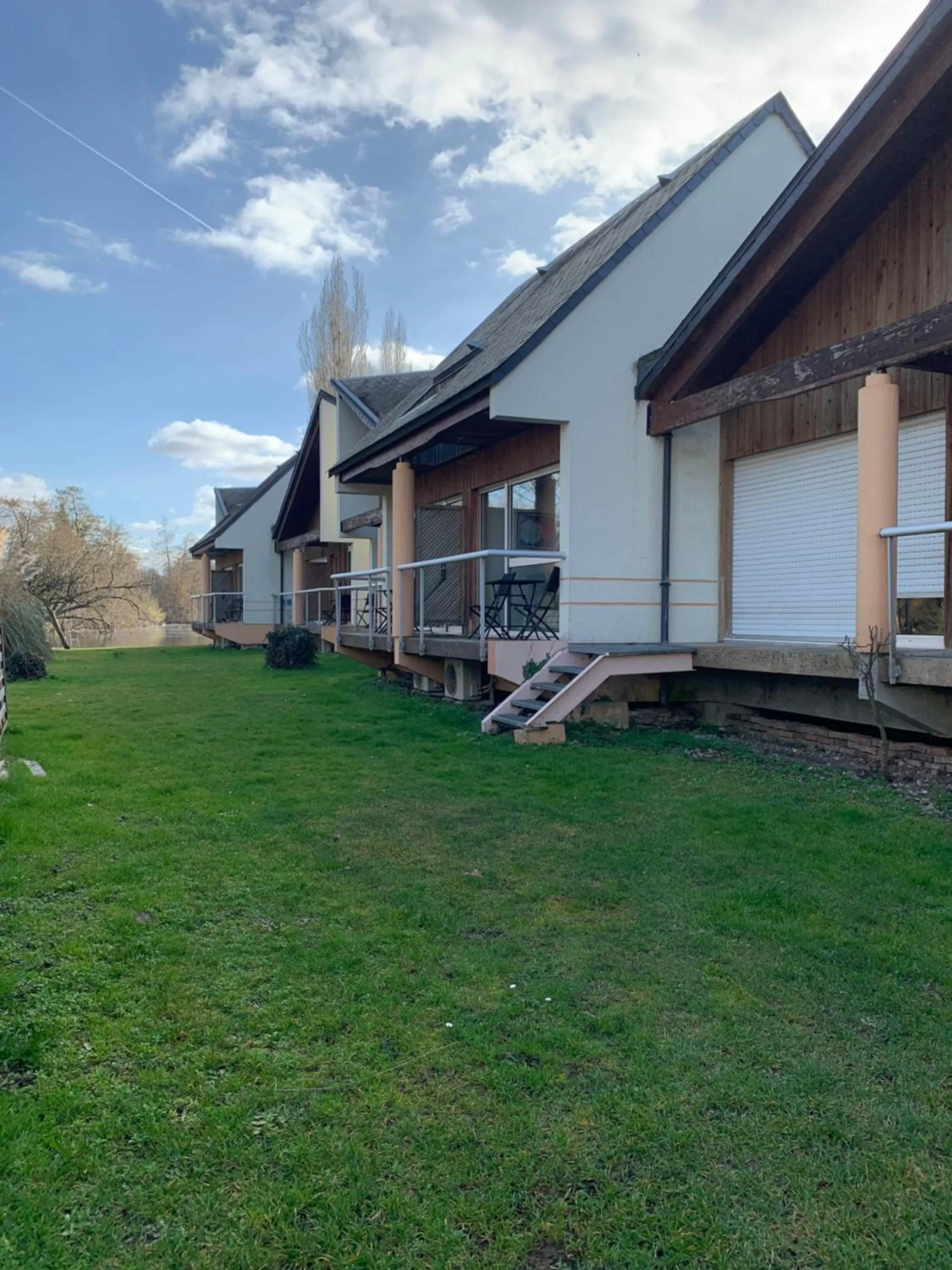 Property building in Hôtel L'ile Du Saussay