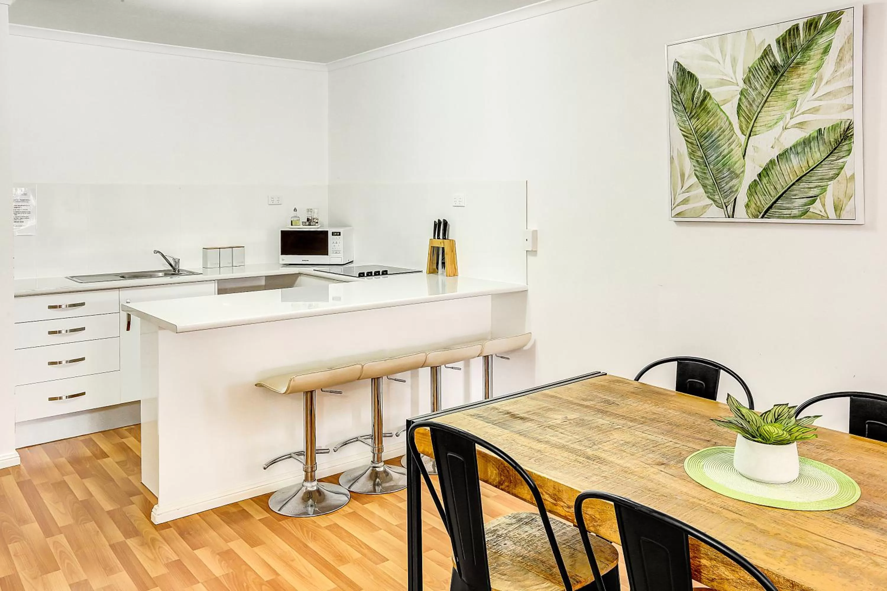 Kitchen or kitchenette in Cascade Gardens