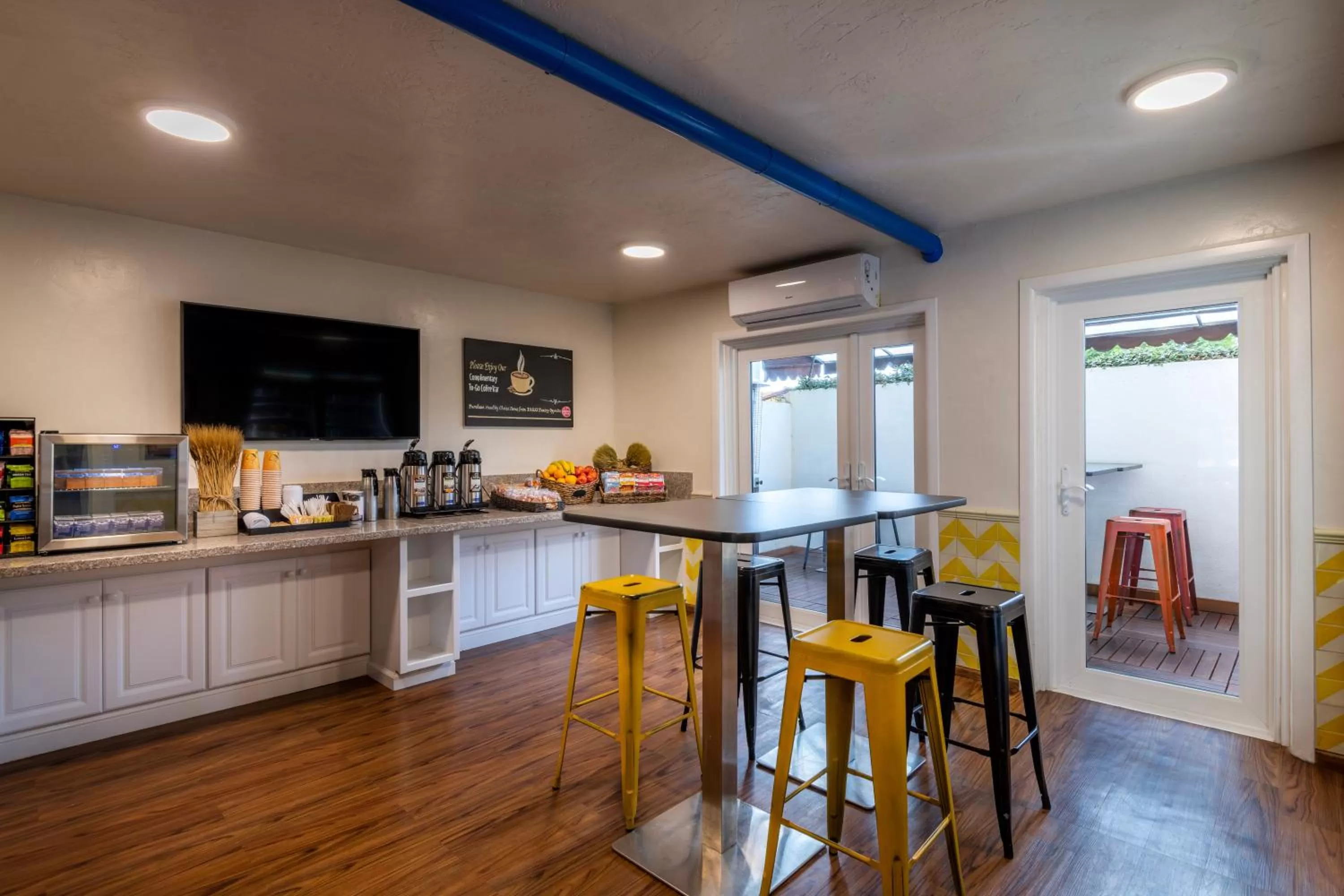 Breakfast in Hotel Pepper Tree Boutique Kitchen Studios - Anaheim