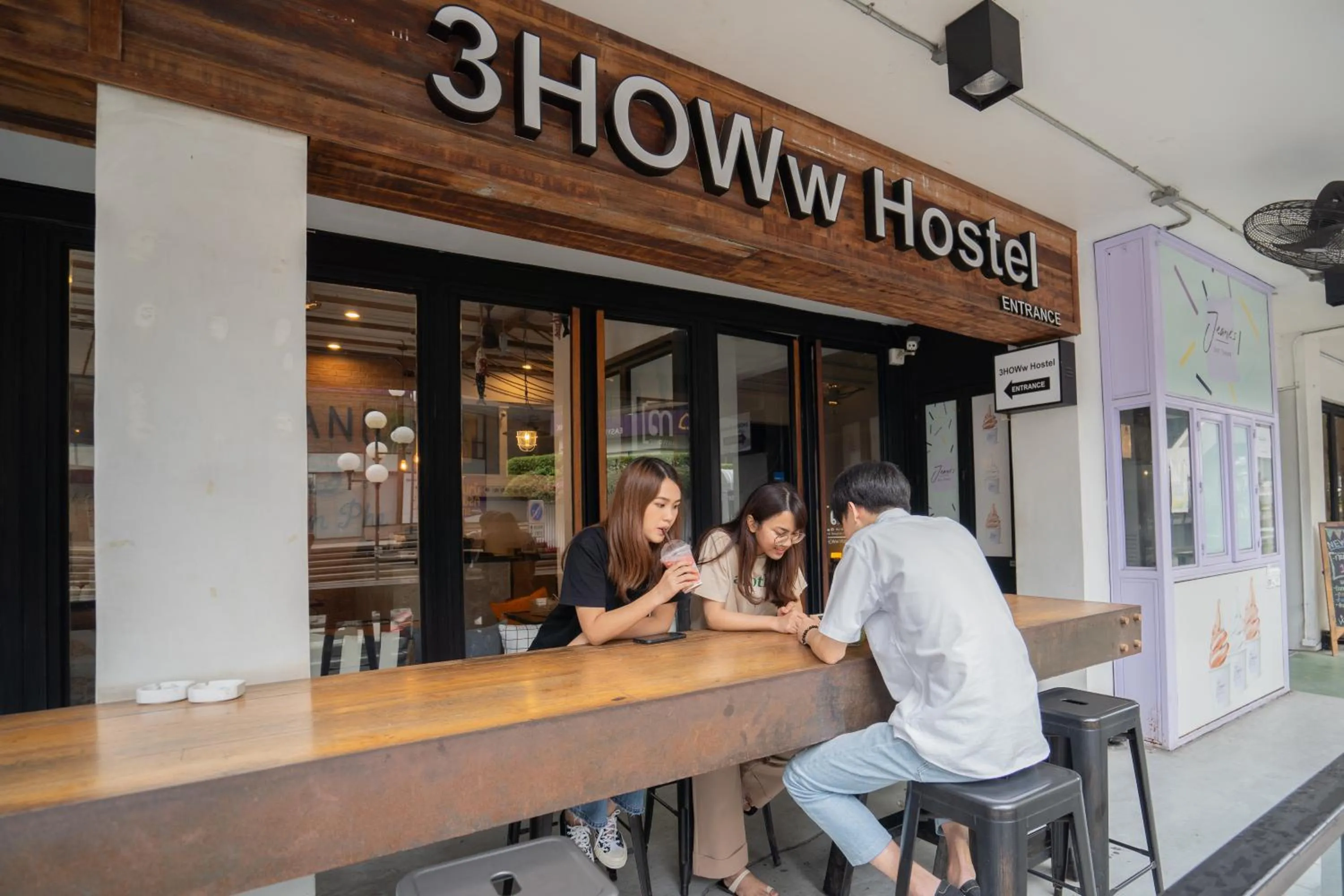Guests in 3Howw Hostel @ Sukhumvit 21