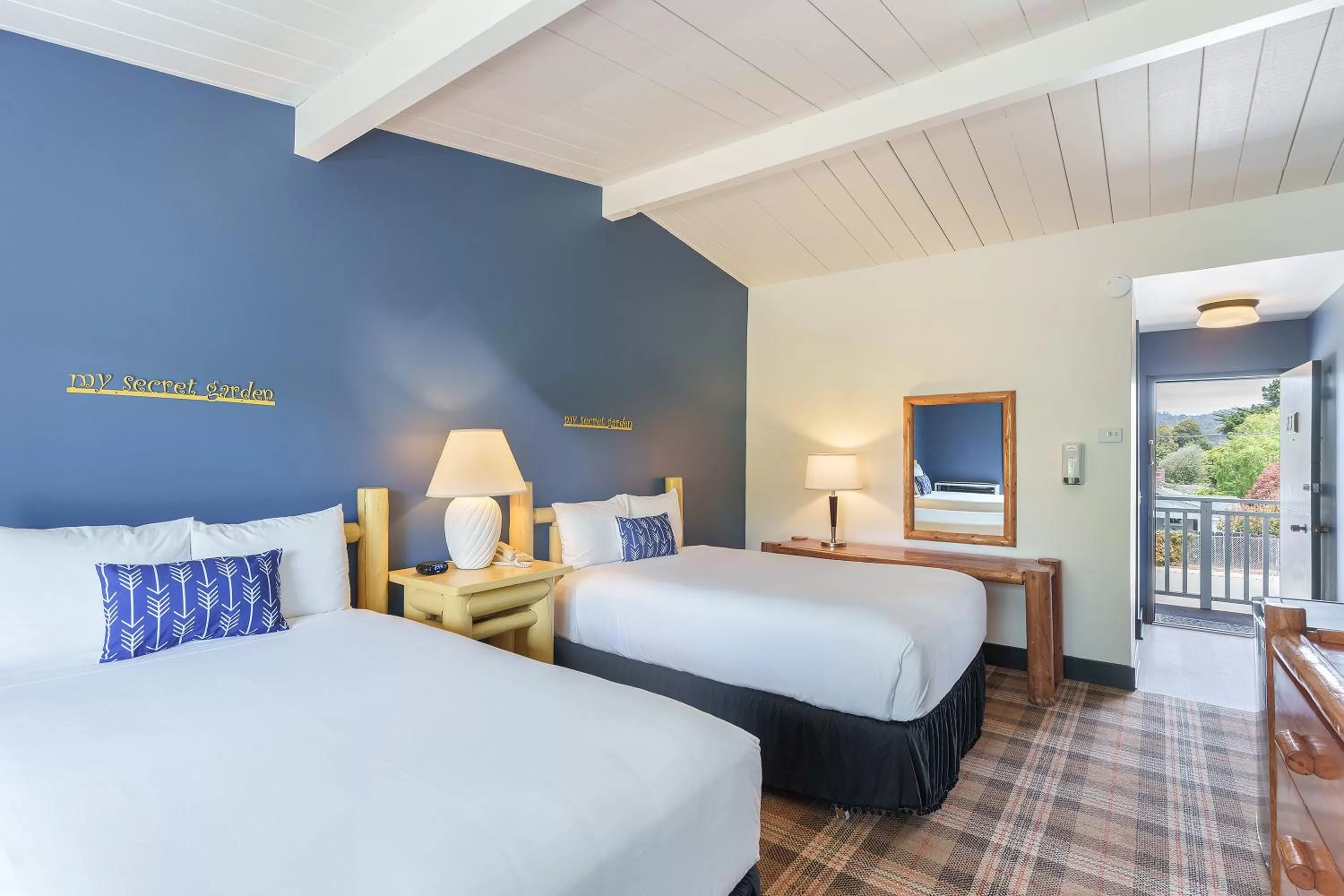 Bed in Carmel River Inn & Cottages