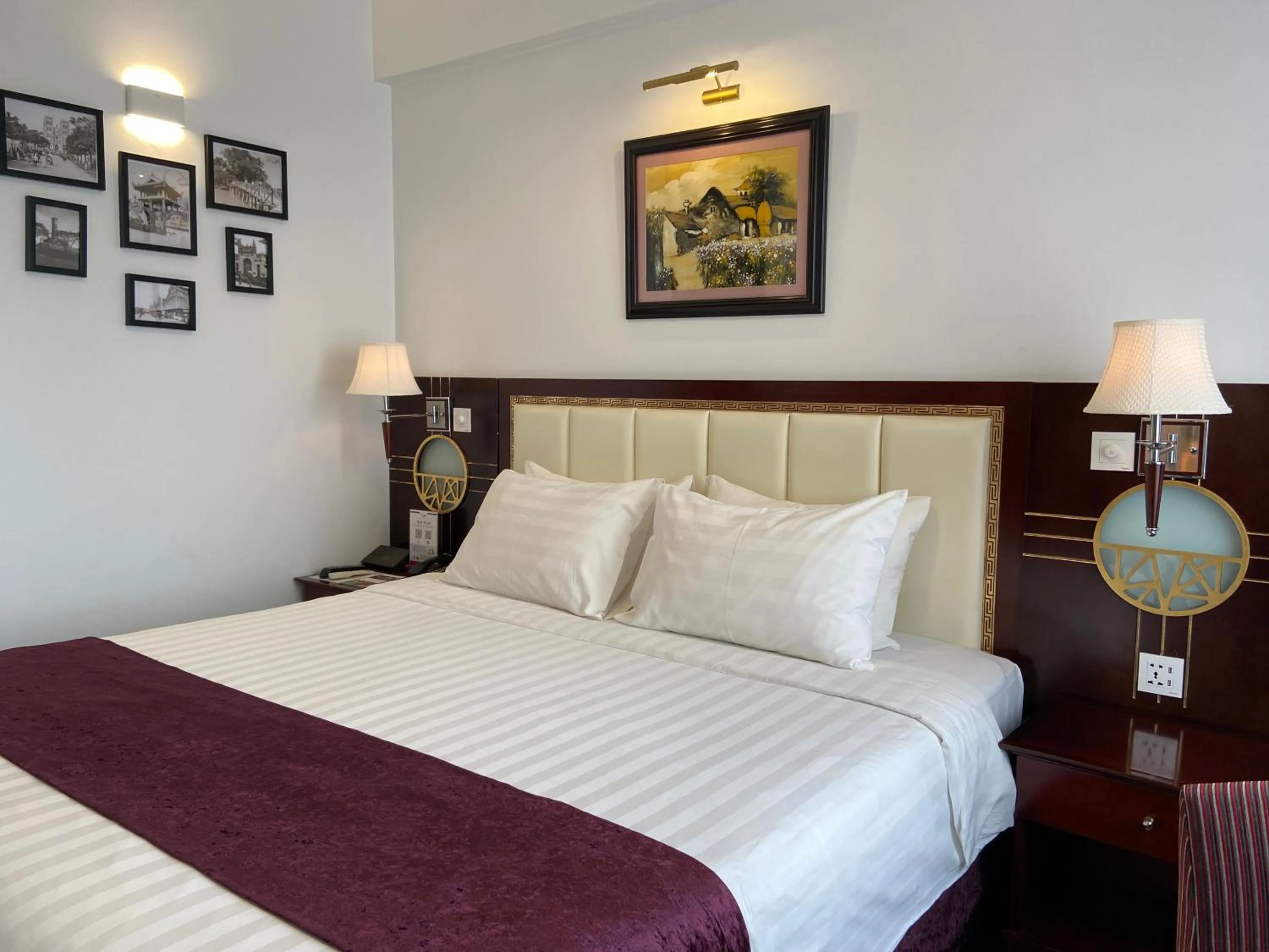 Bedroom, Bed in Flower Garden Hotel