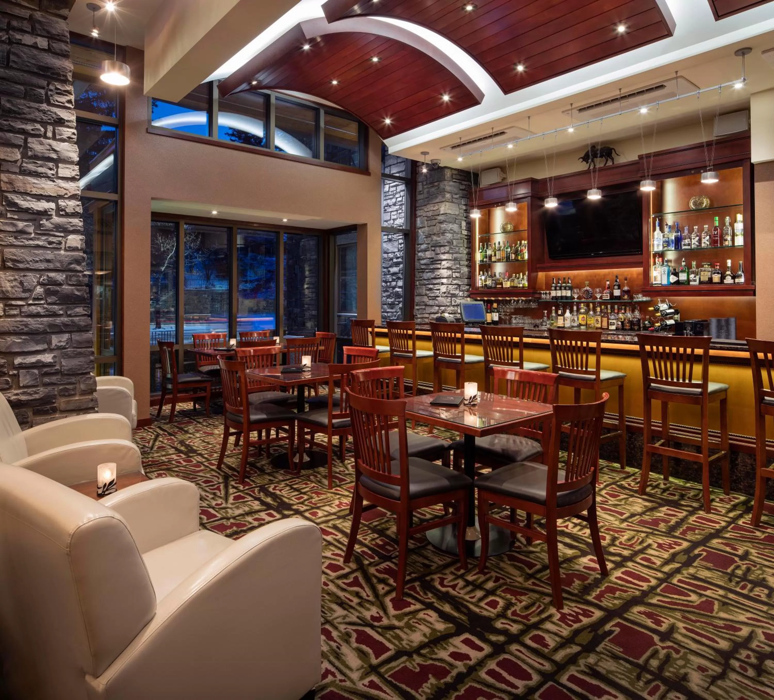 Restaurant/places to eat in Royal Canadian Lodge