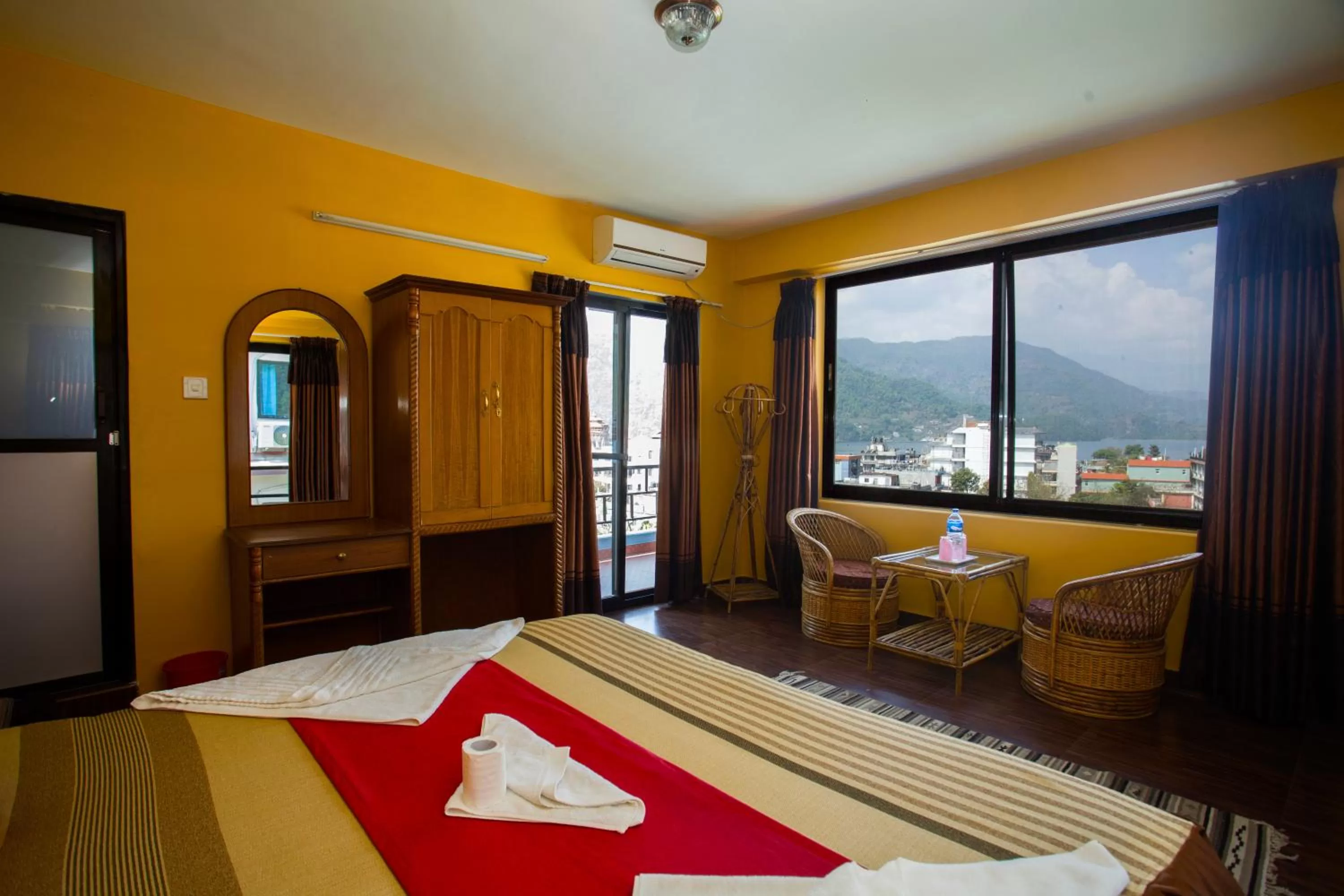 Photo of the whole room, Bed in The North Face Inn