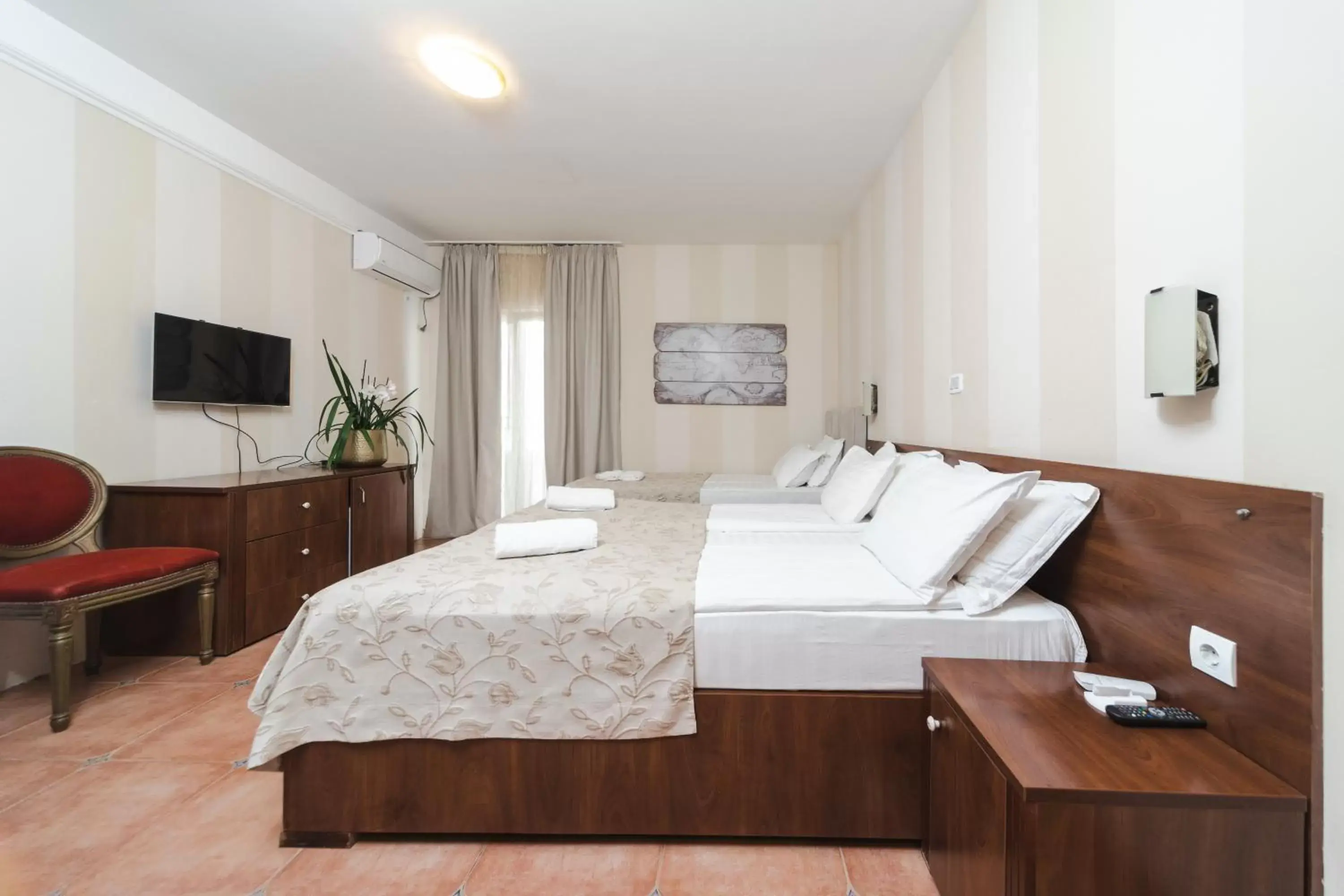 Superior Triple Room with Terrace (26,27) in Mali Hotel Porat Superior Triple Room with Terrace (26,27) in Mali Hotel Porat