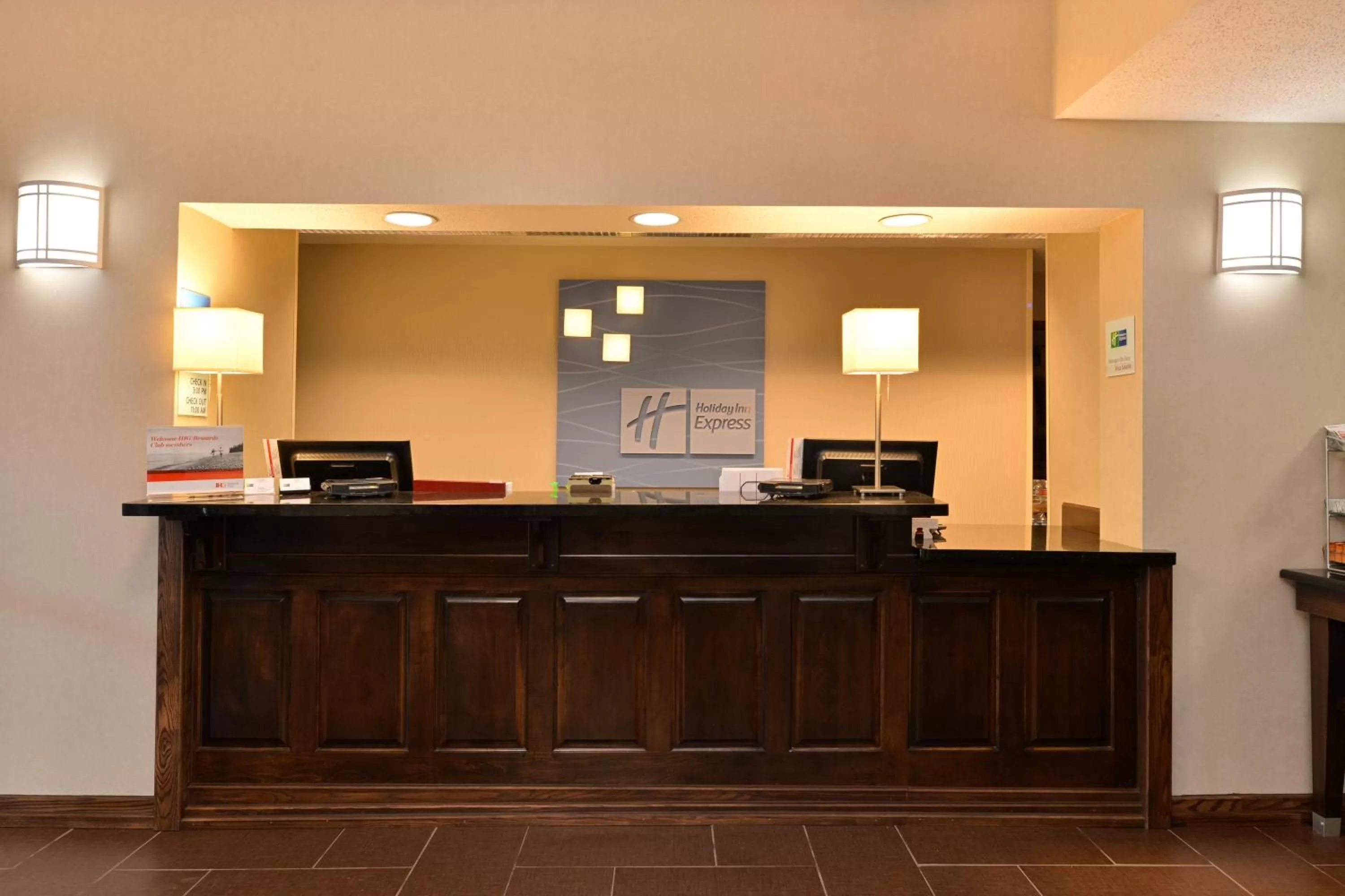 Lobby or reception in Holiday Inn Express & Suites St Marys by IHG