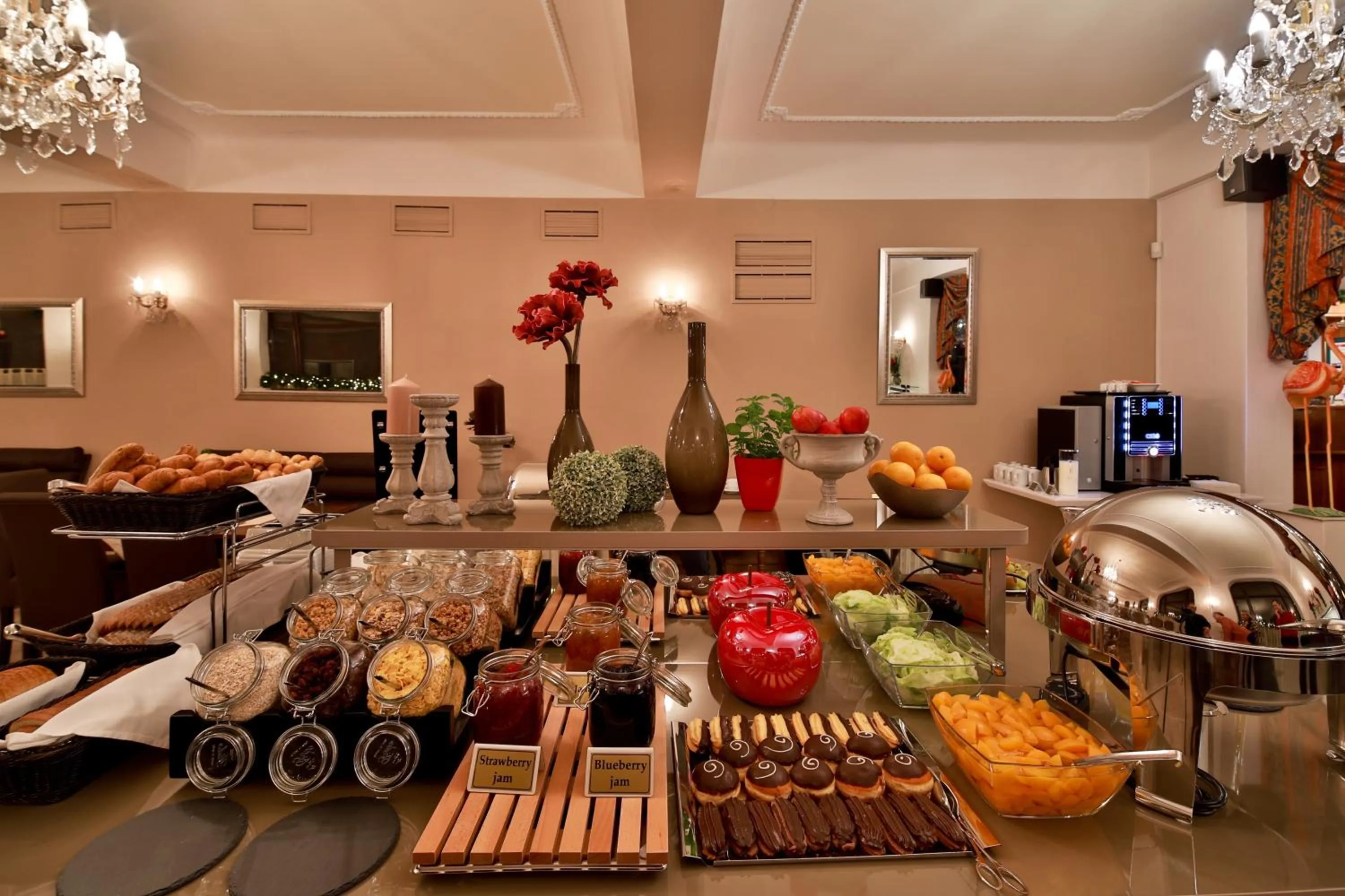 American breakfast in Kavalir