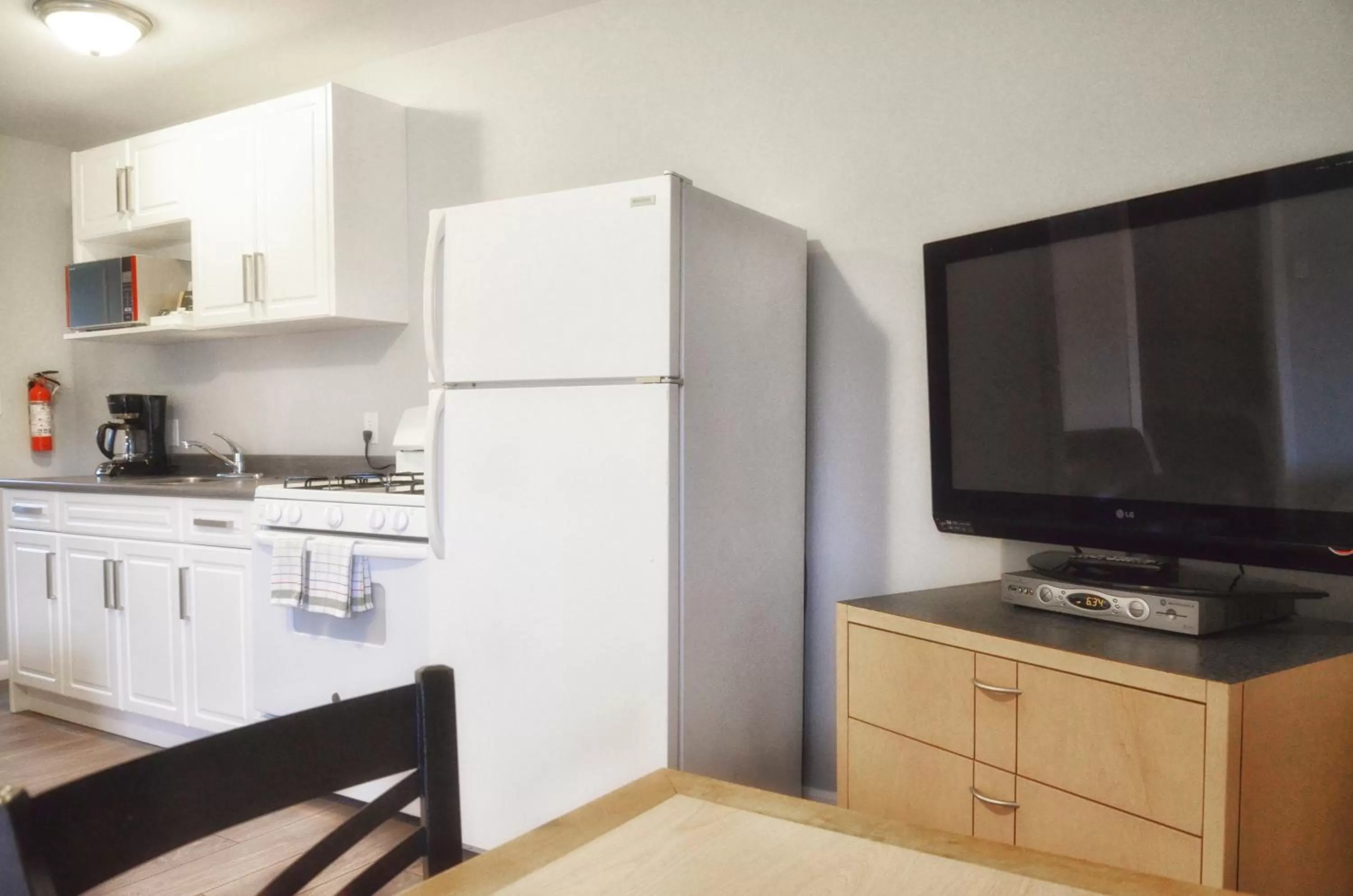 Kitchen/Kitchenette in Knights Inn Merritt