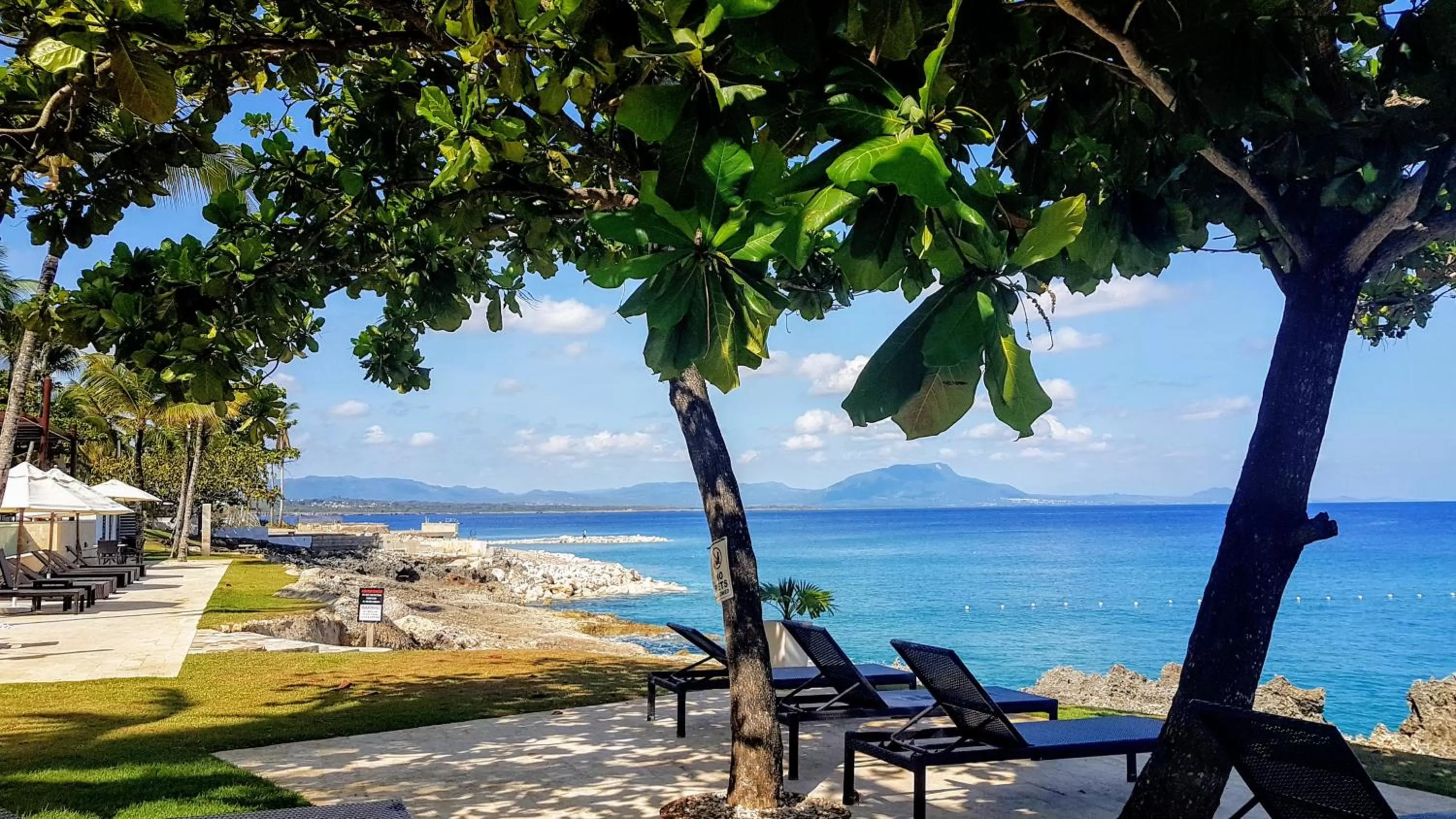 Lounge or bar in Instyle Residences at Infiniti Blu