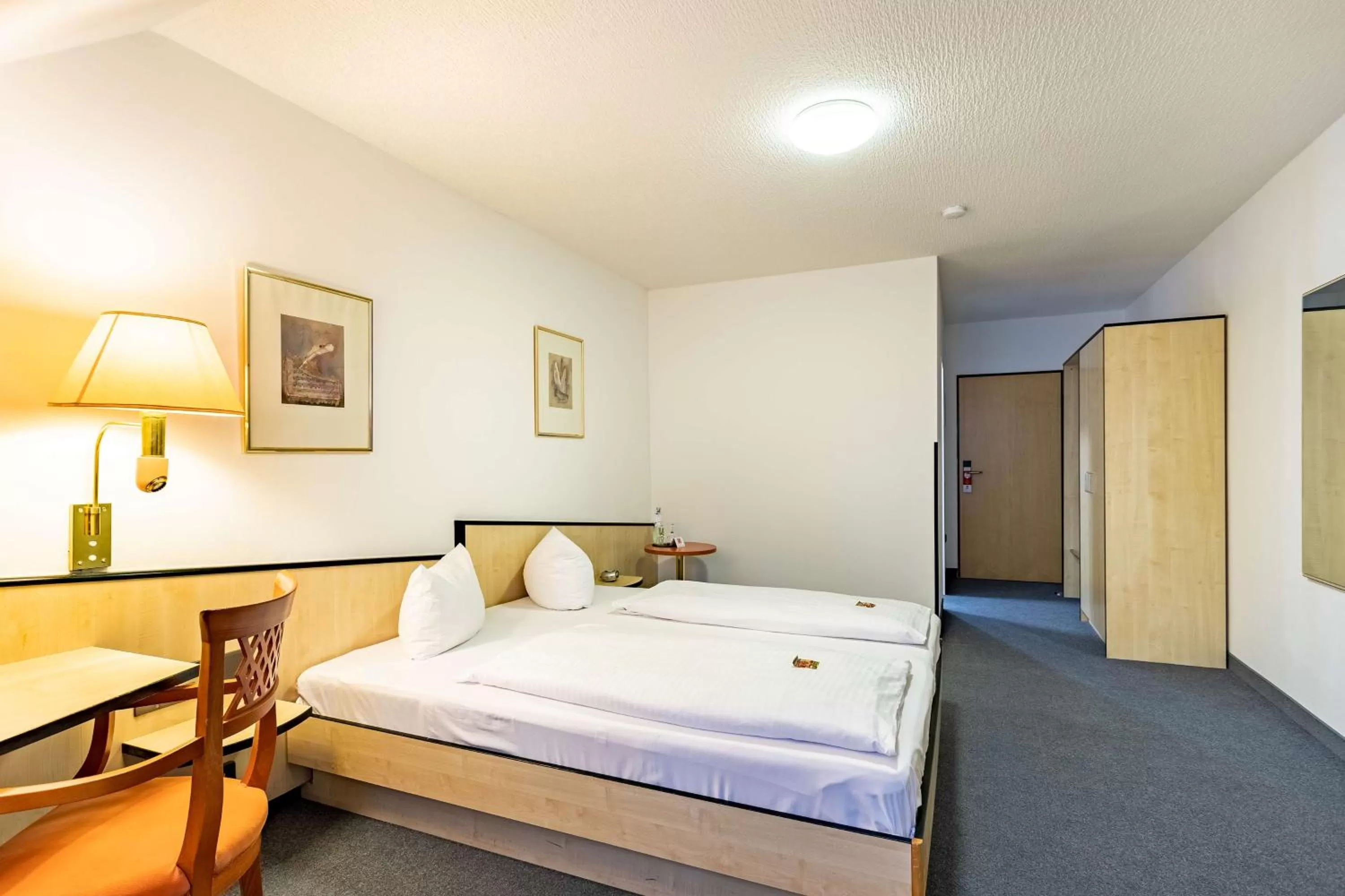 Bedroom, Bed in Waldhotel Eskeshof