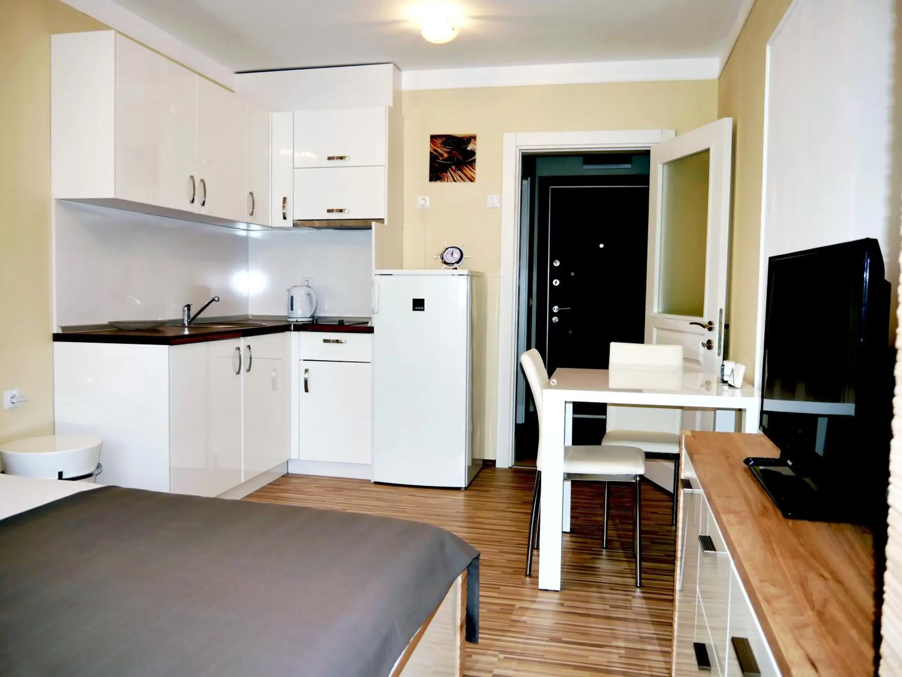 Deluxe Double Room with Side Sea View in APART-HOTEL Stamopolu Lux с изглед към морето Deluxe Double Room with Side Sea View in APART-HOTEL Stamopolu Lux с изглед към морето