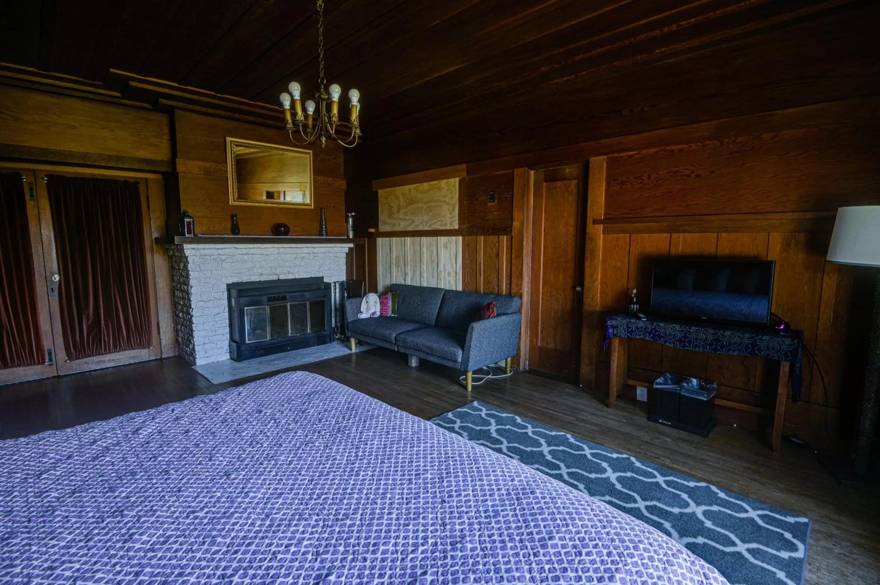 Seating area, Bed in The Captains Quarters