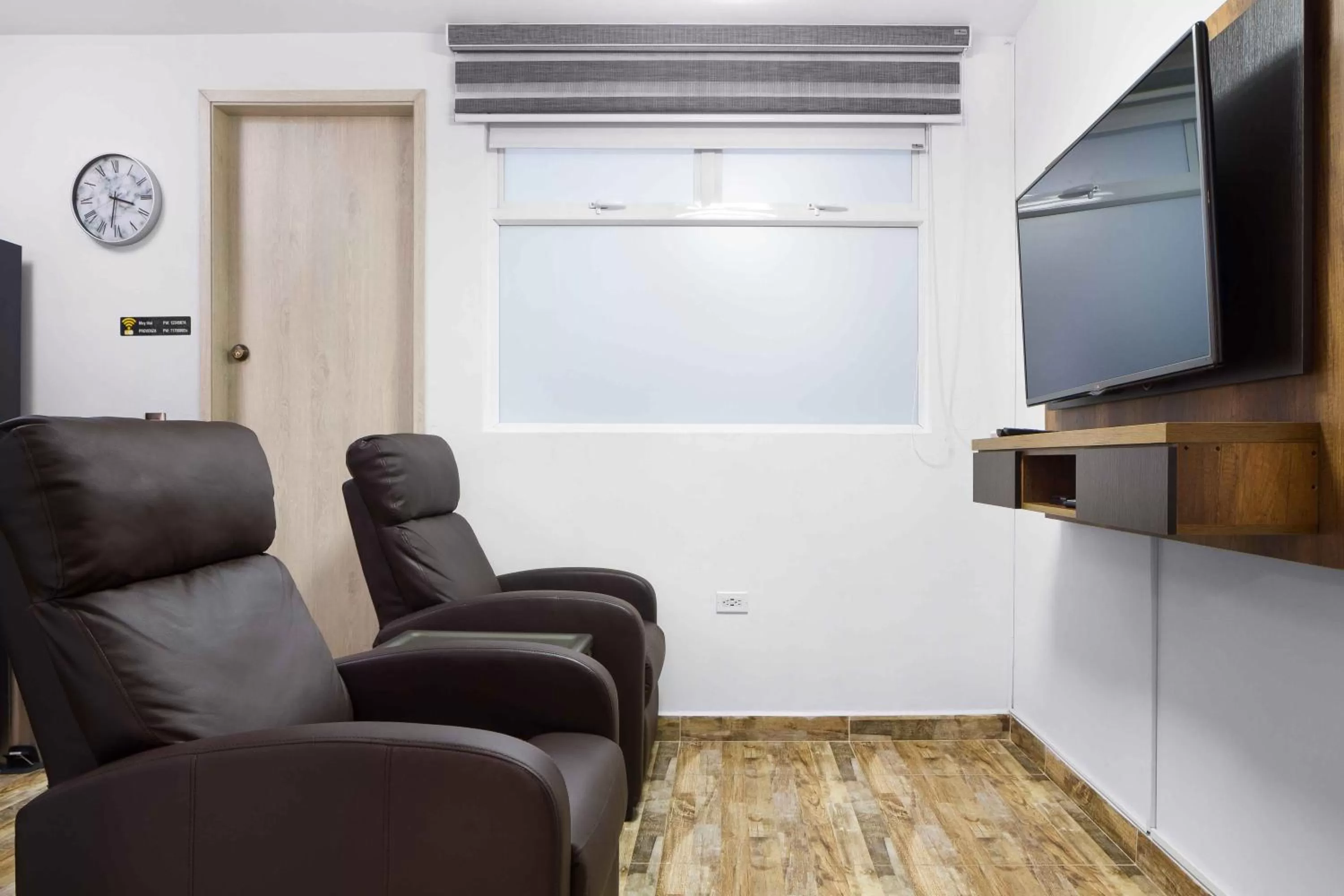 Bedroom, Seating Area in Miracle