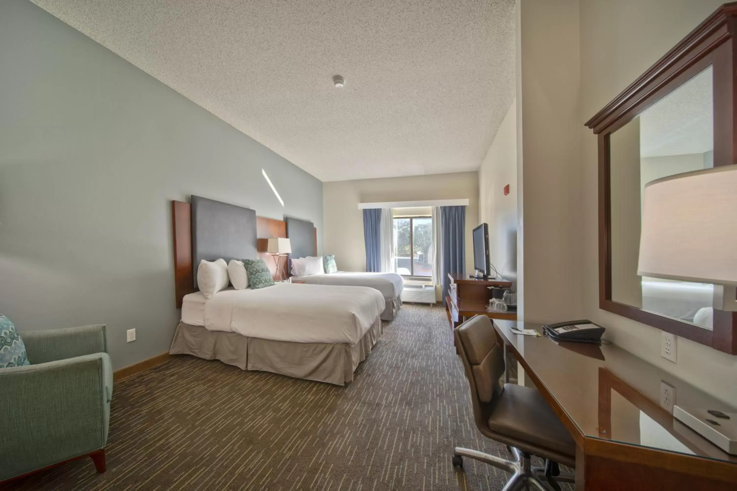 Double Room with Two Double Beds and Bath Tub - Mobility/Hearing Accessible - Non-Smoking in Wingate by Wyndham and Williamson Conference Center Double Room with Two Double Beds and Bath Tub - Mobility/Hearing Accessible - Non-Smoking in Wingate by Wyndham and Williamson Conference Center