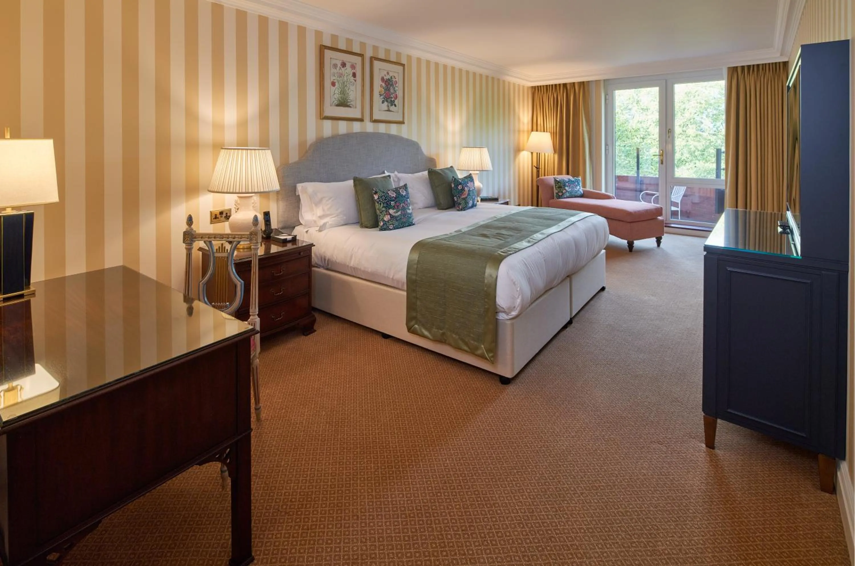 Bed in Cheval Thorney Court at Hyde Park