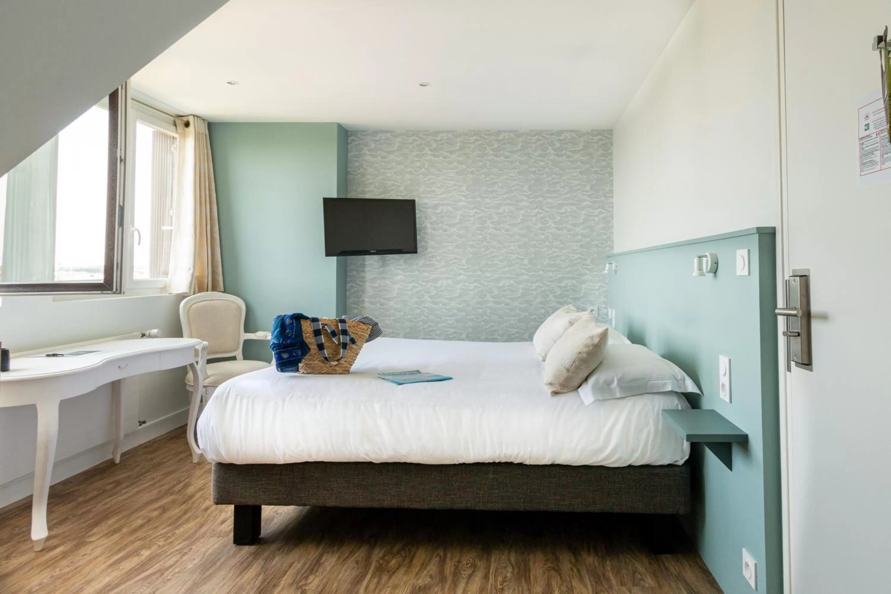 Landmark view, Bed in Hôtel Spa De La Citadelle Lorient