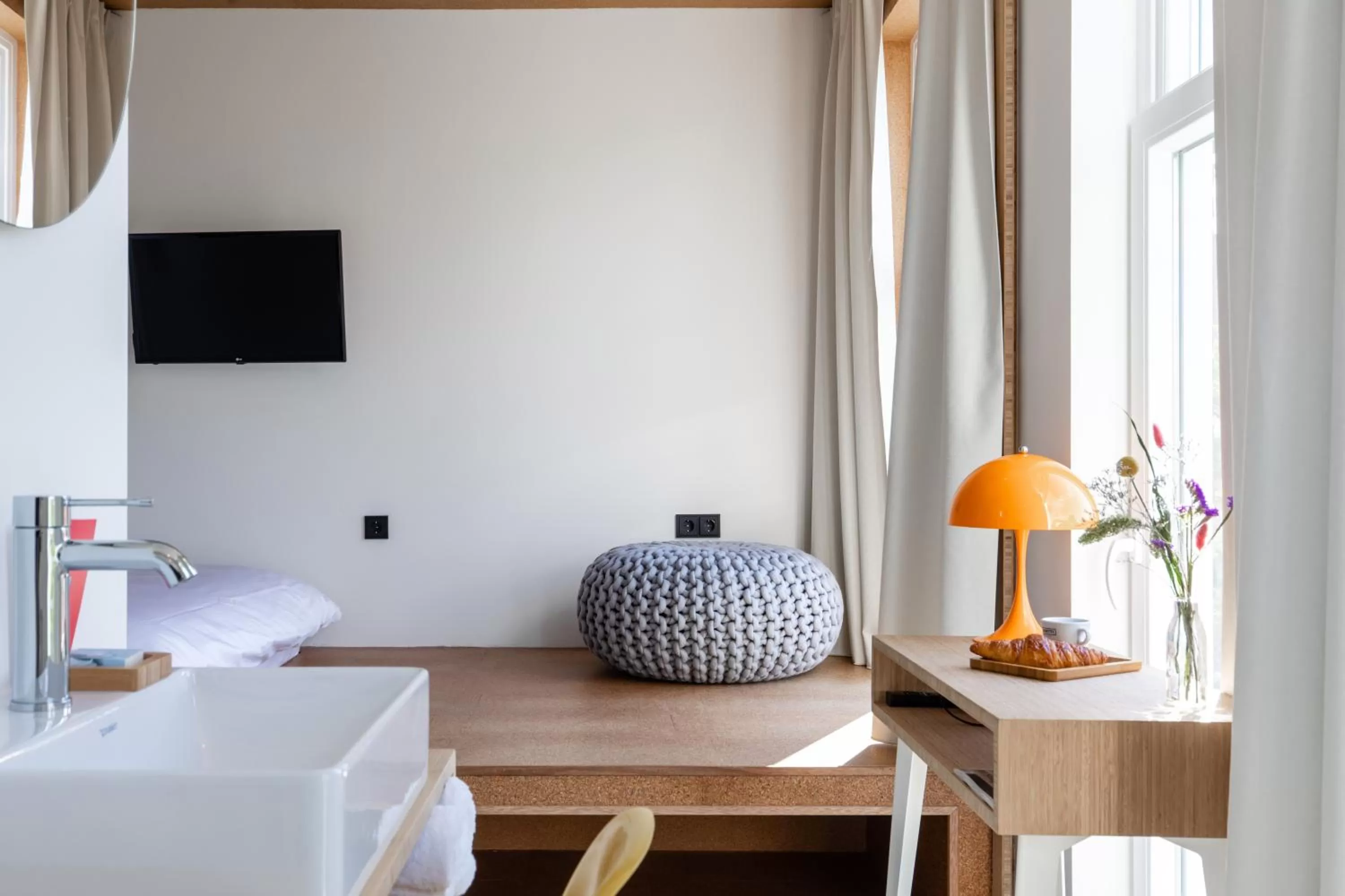 Decorative detail, Bed in the bellhop