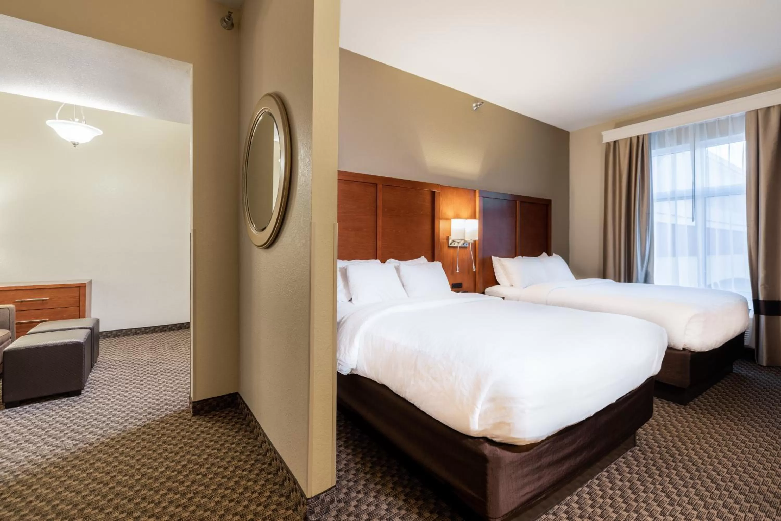 Bedroom, Bed in Comfort Suites Troy-I75