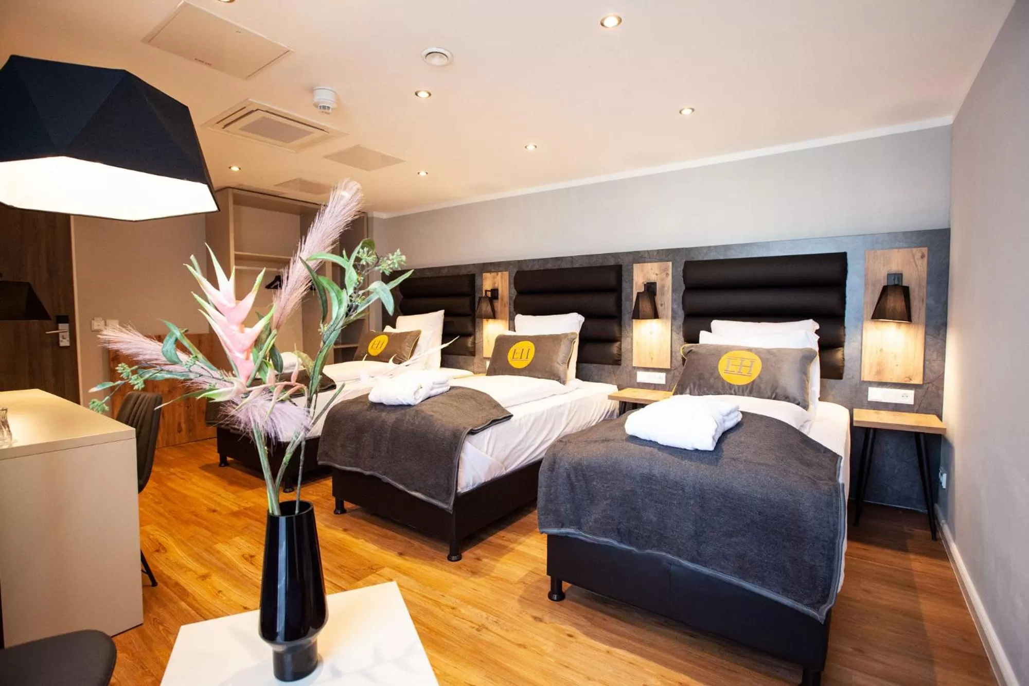 Photo of the whole room, Bed in Elens Hotel