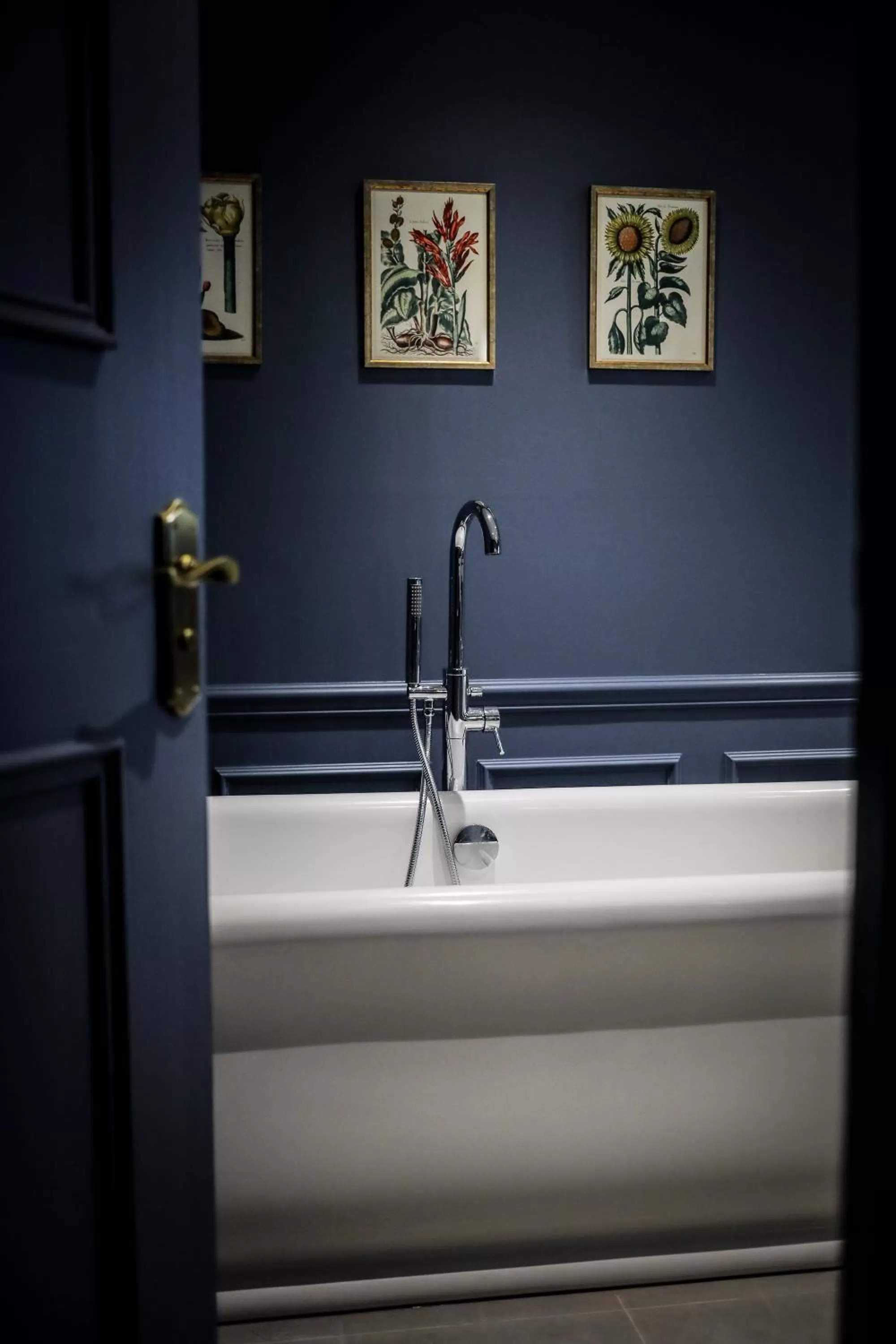 Bathroom in The Angel Inn, Petworth