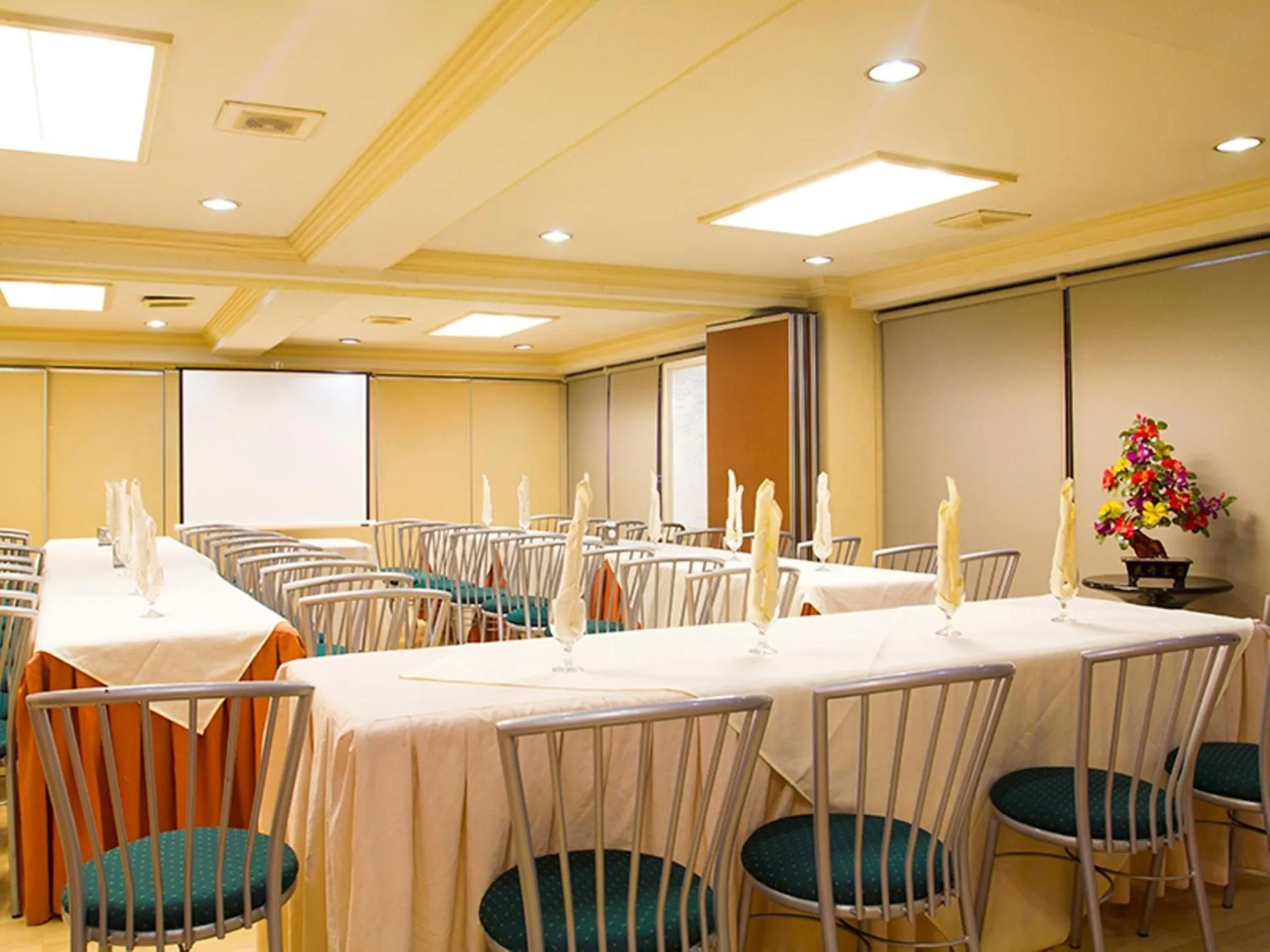 Banquet/Function facilities in Grand City Hotel Inc.