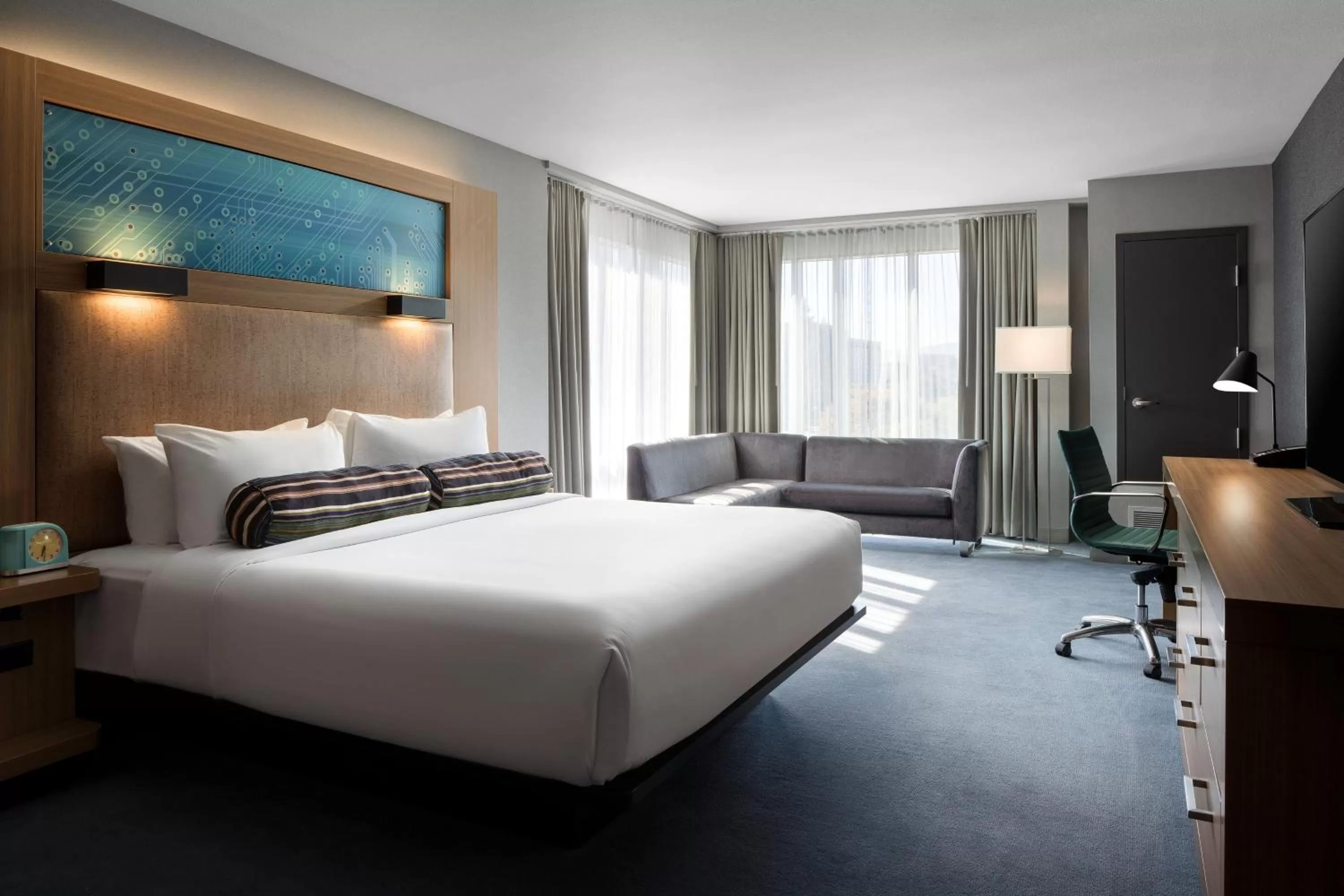 Photo of the whole room, Bed in Aloft Cupertino