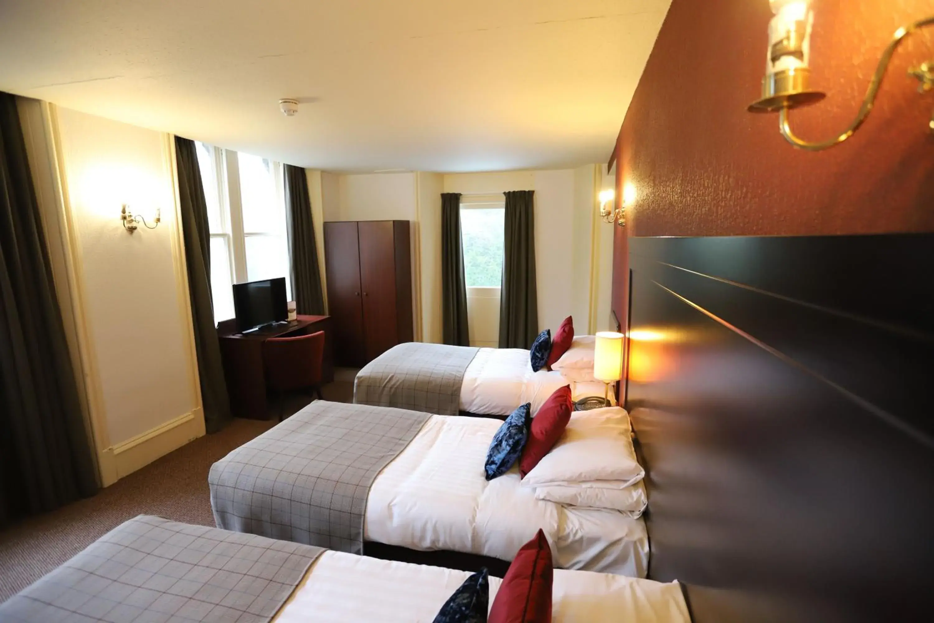 Triple Room with Garden View in Ben Wyvis Hotel Triple Room with Garden View in Ben Wyvis Hotel