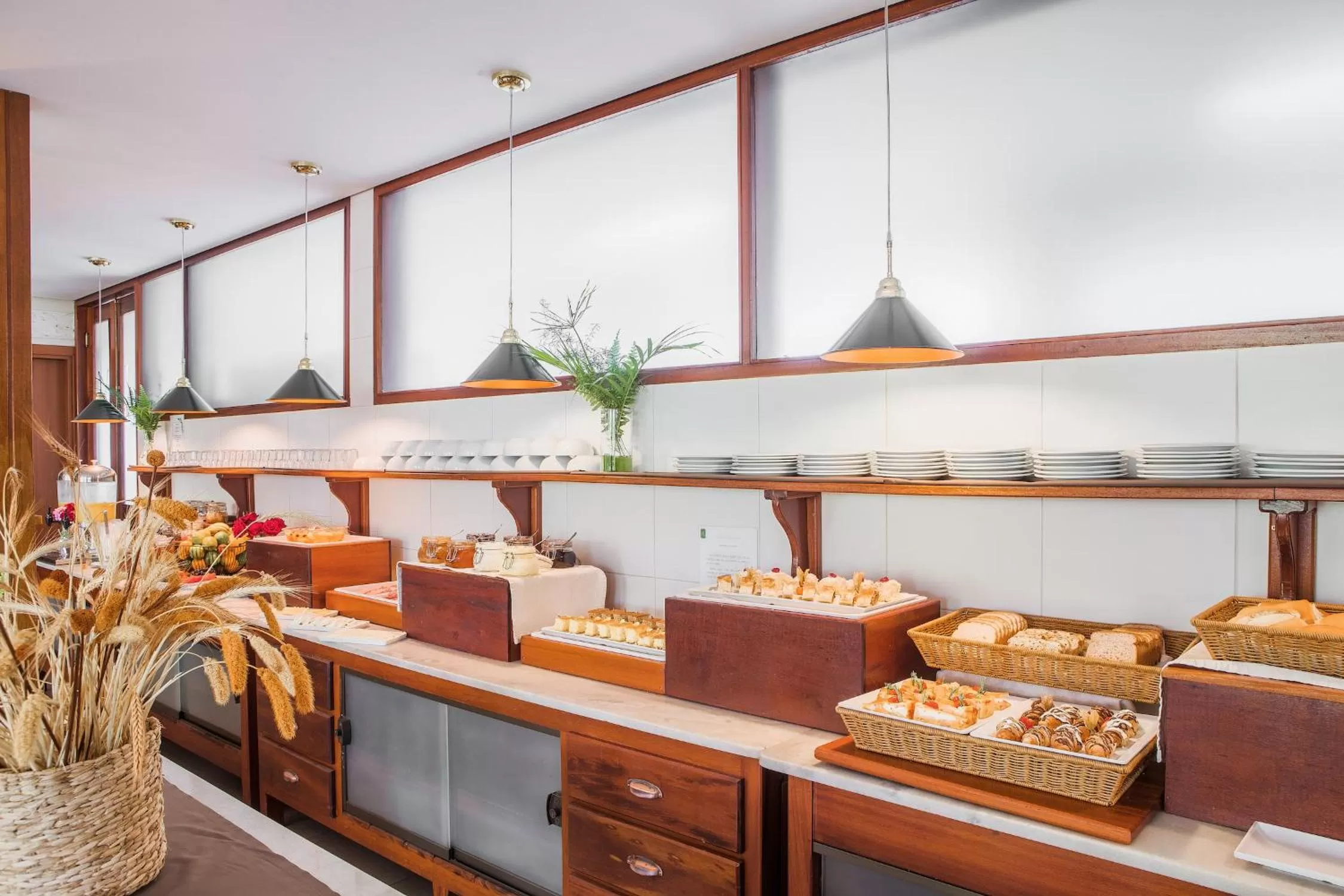 Buffet breakfast, Kitchen/Kitchenette in Hotel Villa Lobos Spa Romantik