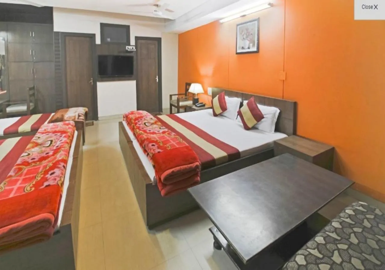 Photo of the whole room, Bed in Hotel Palace