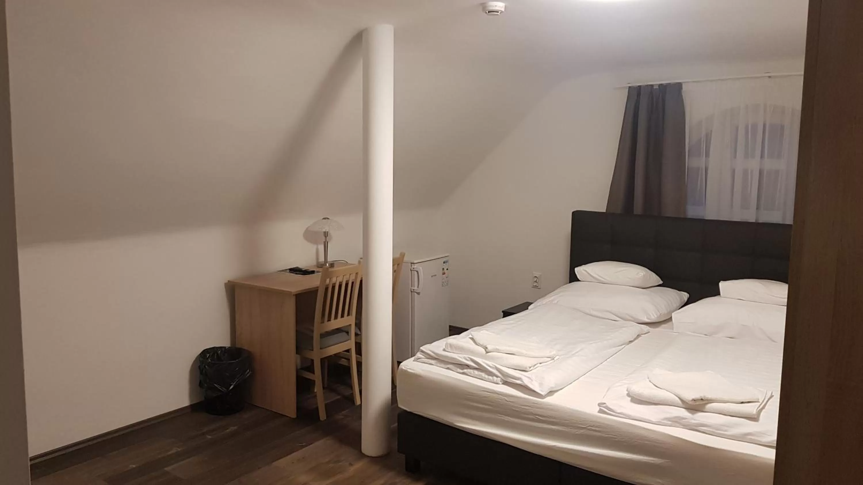 Bed in HBH Bajor Sörház Sólyomfészek Panzió